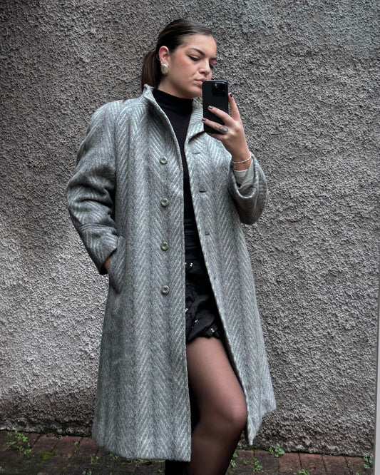 Cappotto sartoriale grigio spigato in misto lama e lana