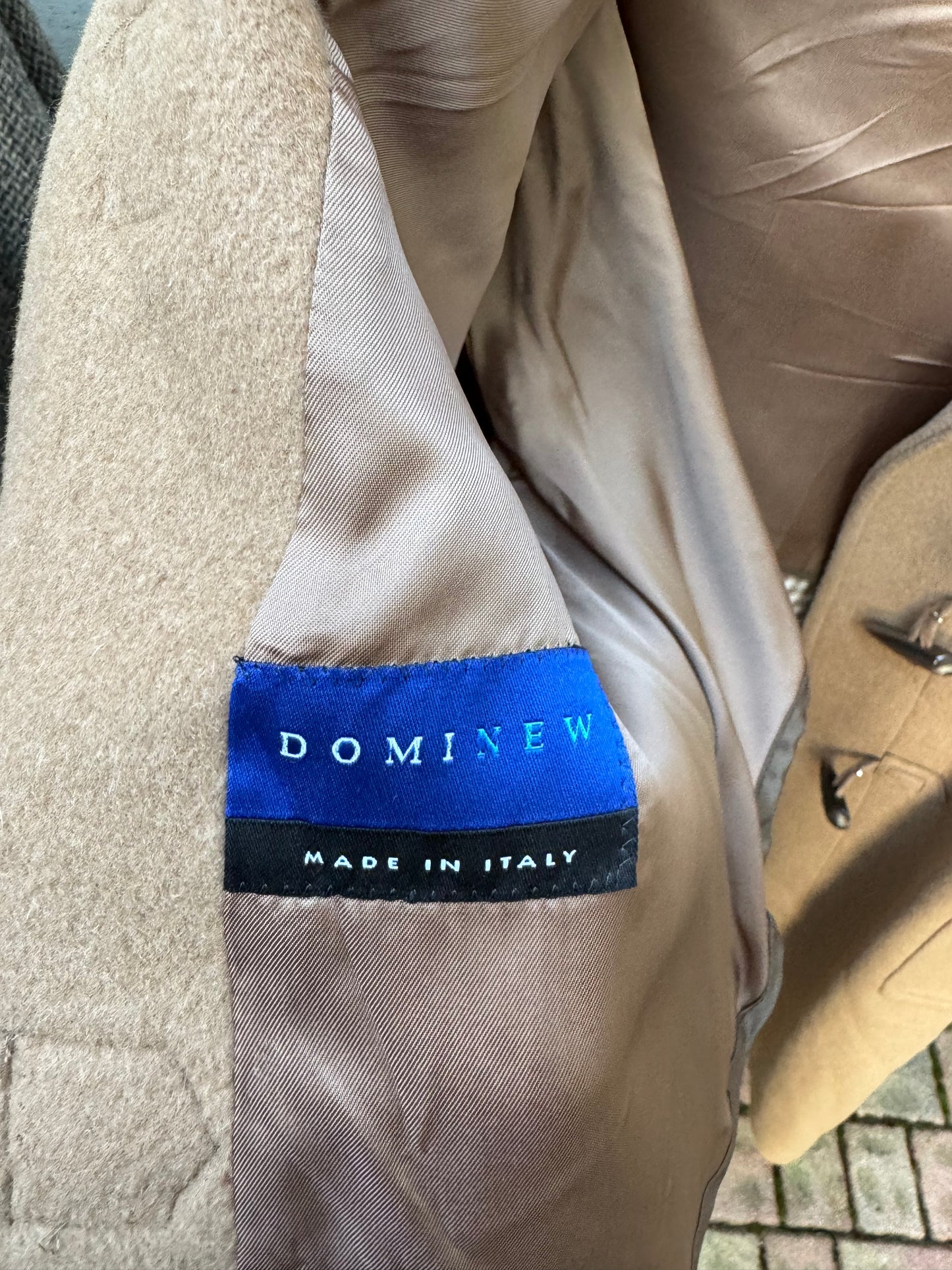 Cappotto donna cammello con alamari in lana vergine