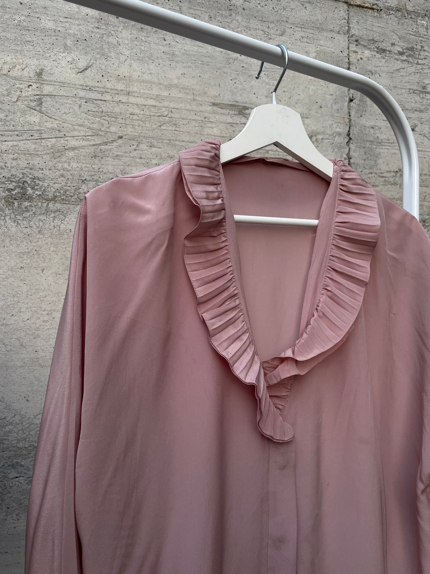 Blusa 100% seta scollo a V e balze, rosa antico, taglia L