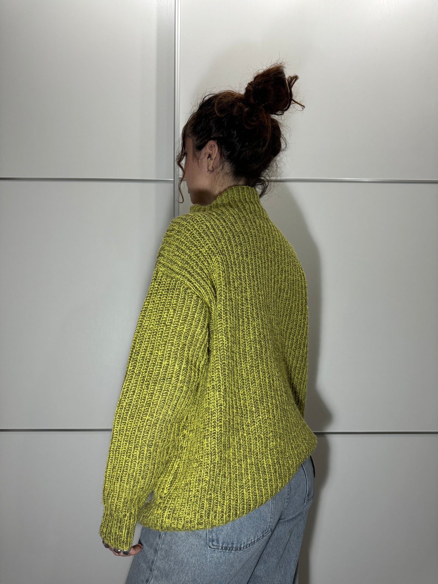 Maglione ampio a collo alto giallo e grigio melange, in misto lana