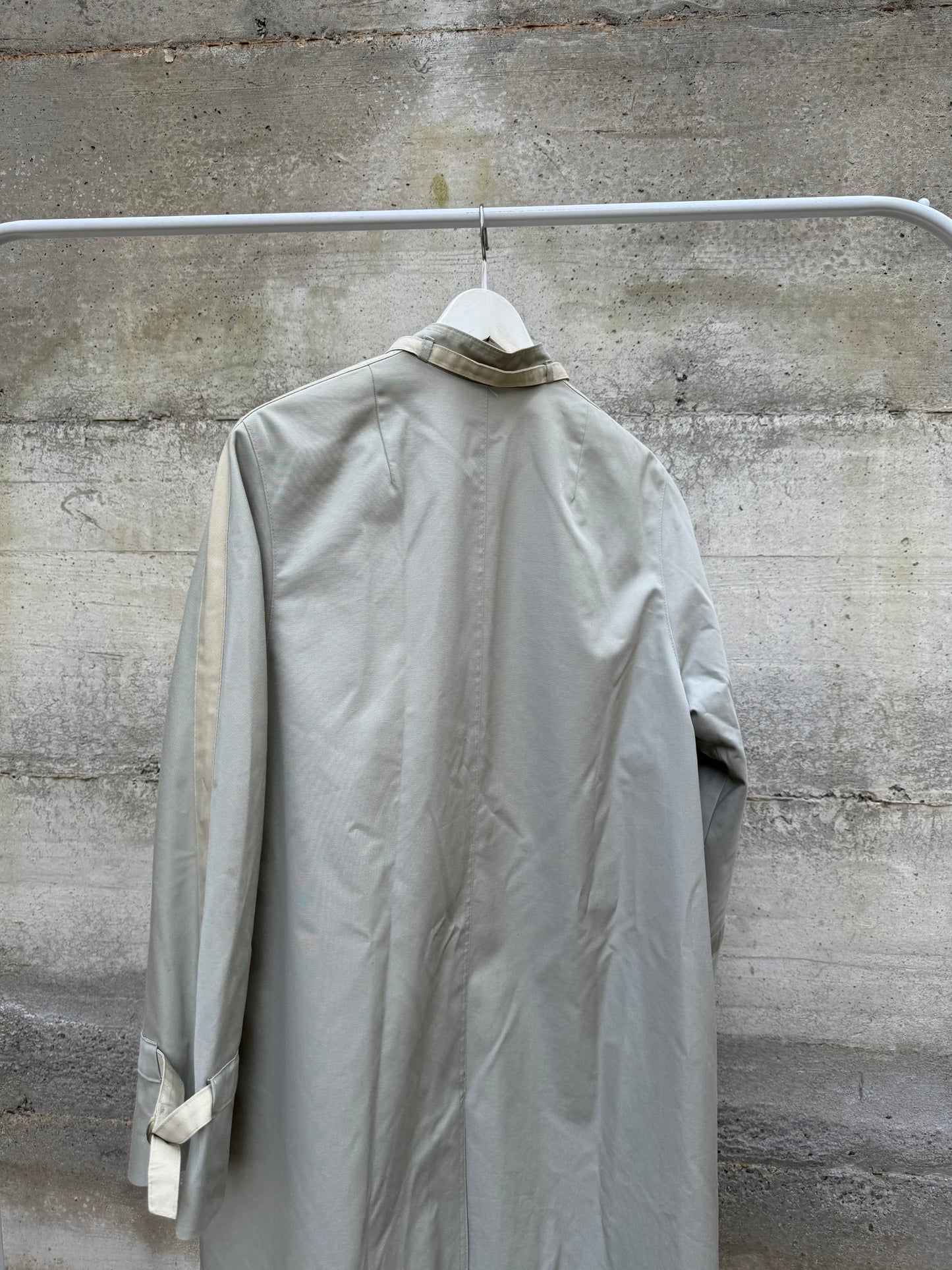 Trenchcoat monopetto sartoriale ghiaccio con collo alla coreana, in misto cotone, tessuti NINO
