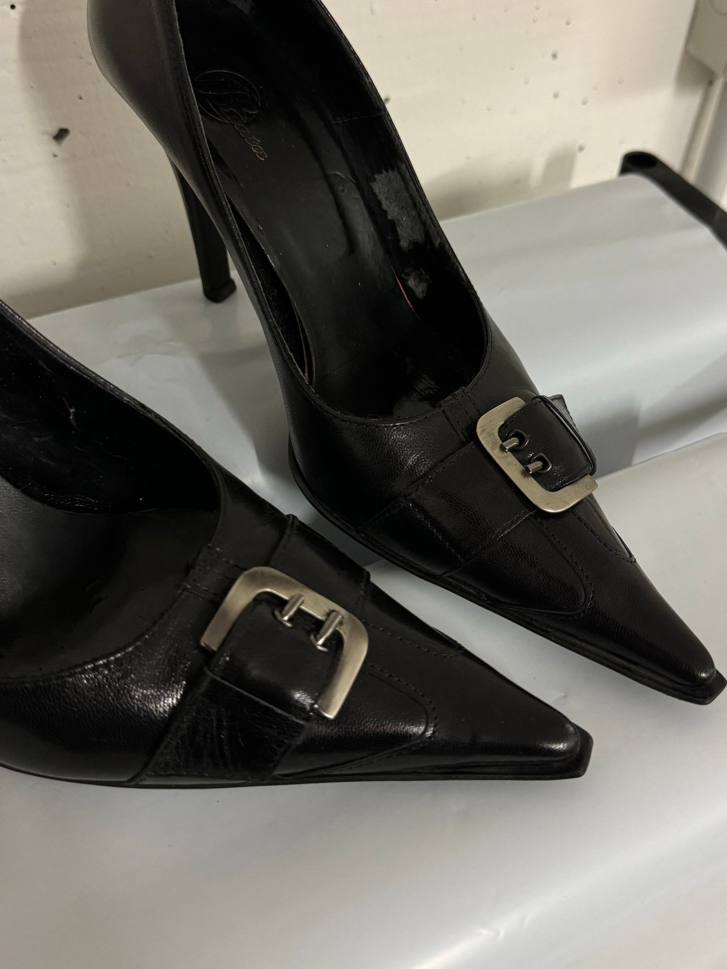 Decolletè vintage in vera pelle nere con fibbia, eu37