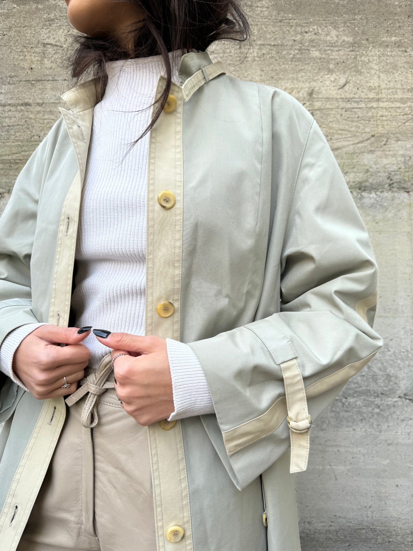 Trenchcoat monopetto sartoriale ghiaccio con collo alla coreana, in misto cotone, tessuti NINO