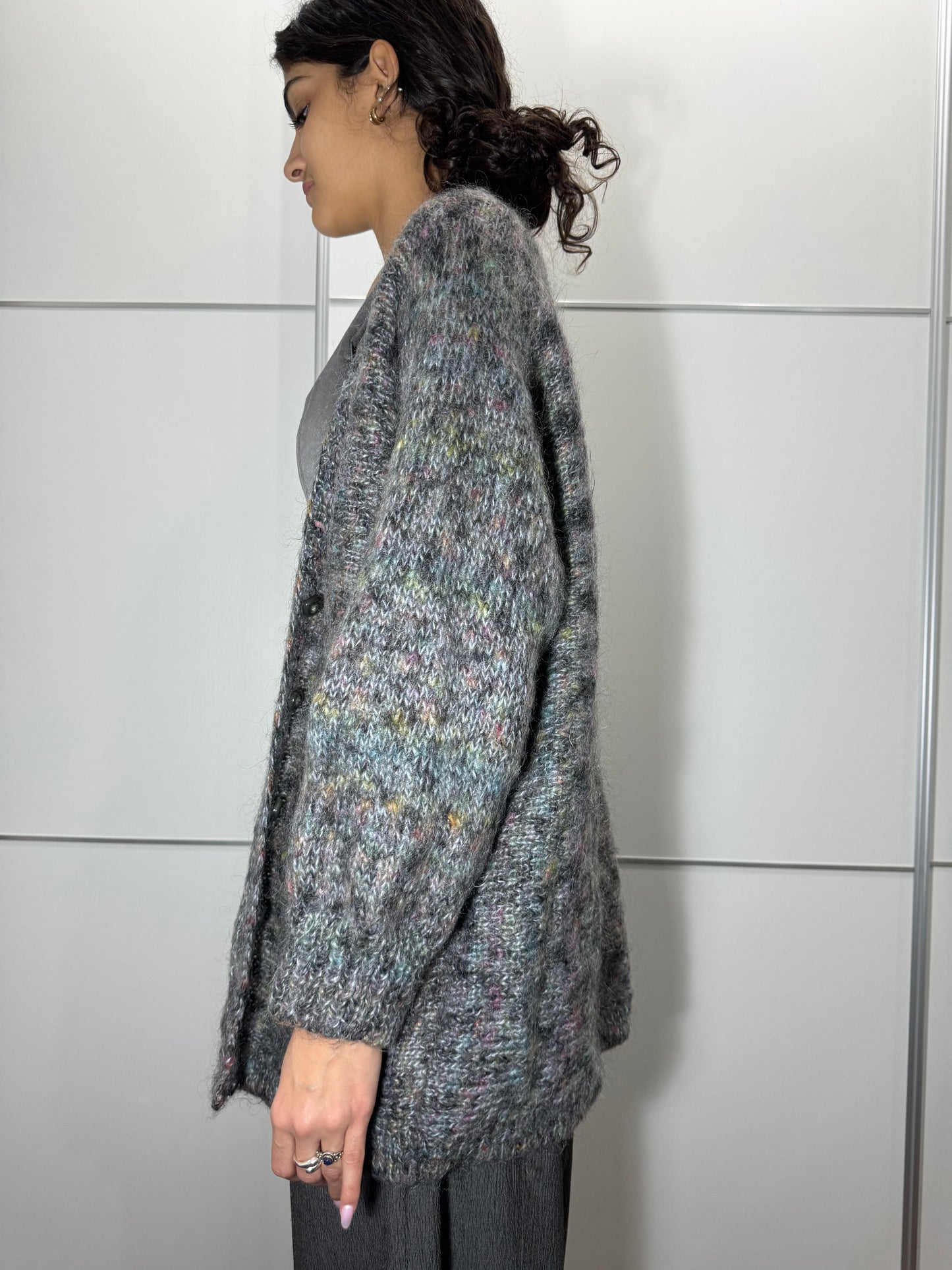 Maxi cardigan crochet multicolor a base grigia in lana