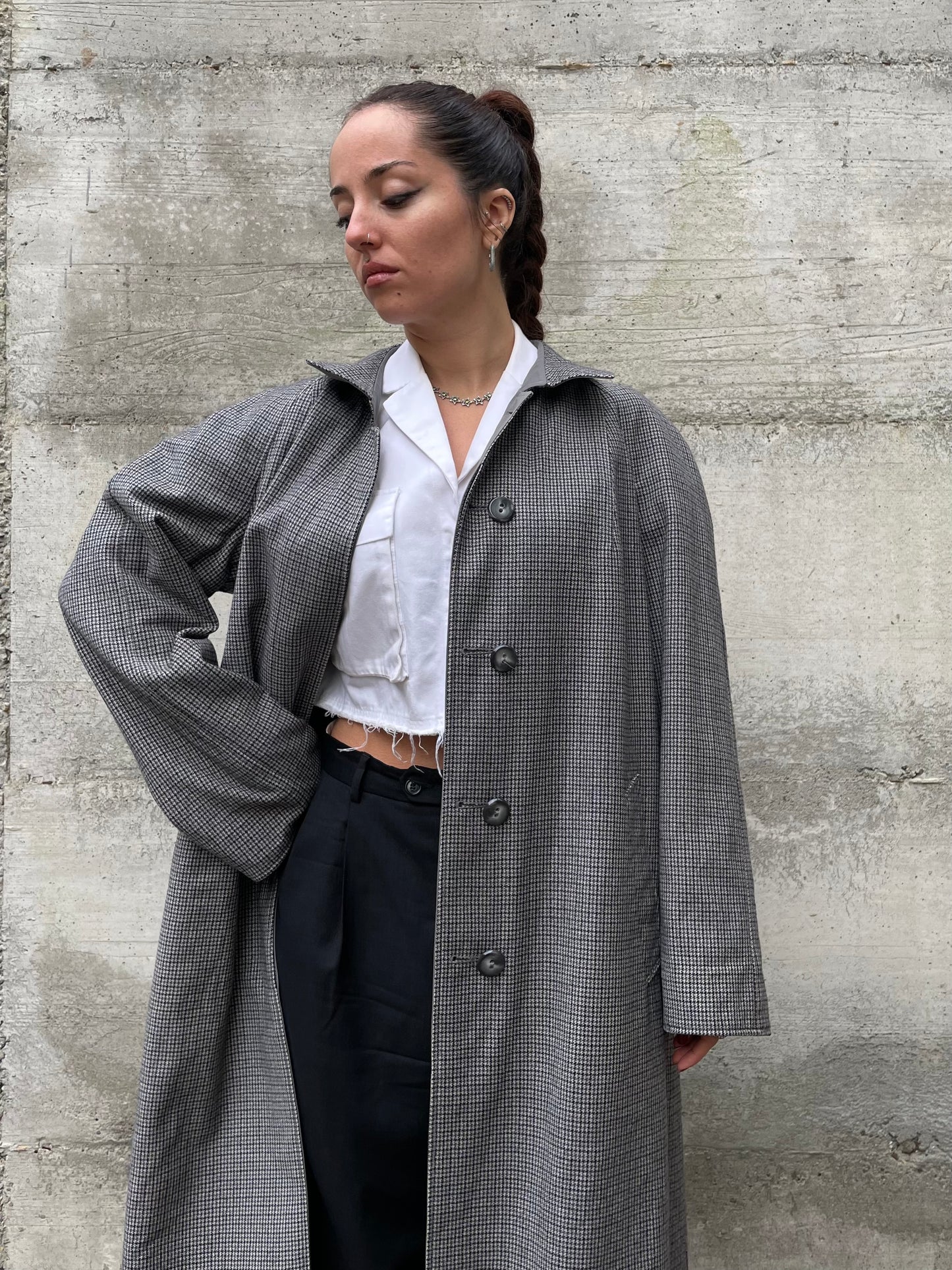 Trenchcoat/cappotto Nino monopetto double face, da un lato pura lana vergine pied de poule, dall'altro impermeabile misto cotone grigio
