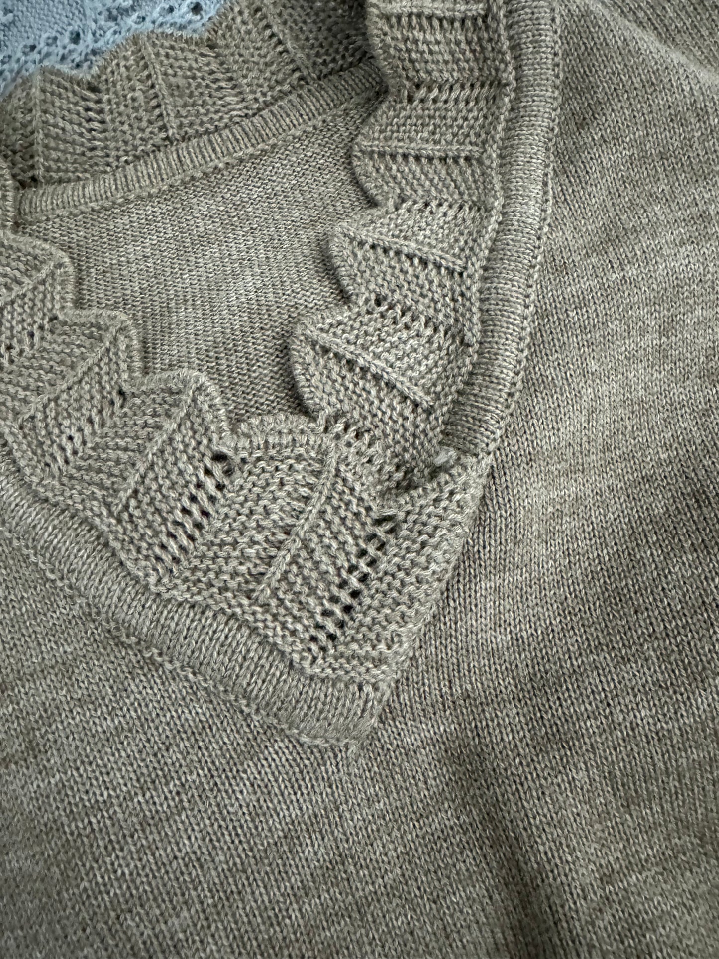 Pullover leggero in misto lana con scollo a V lavorato