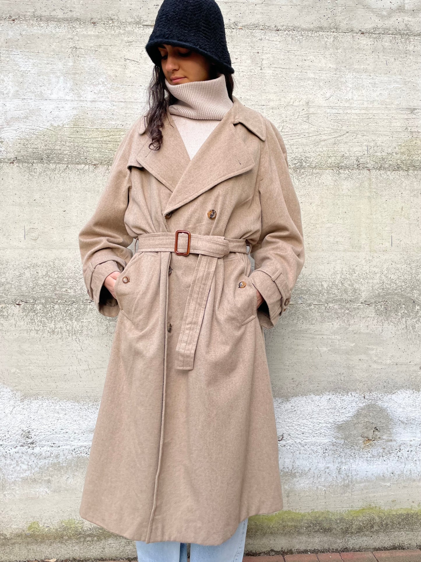 Cappotto sabbia AGNONA 100% cashmere, mezza fodera, con cintura. Taglia 48it uomo