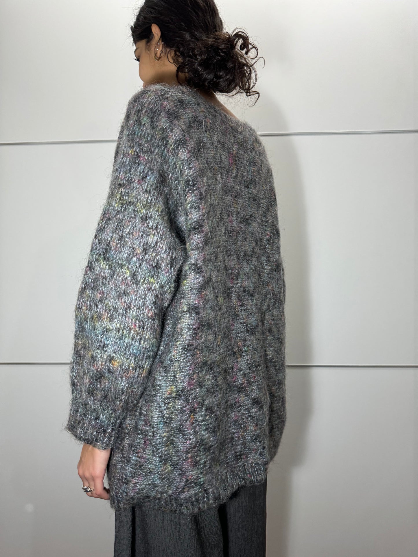 Maxi cardigan crochet multicolor a base grigia in lana