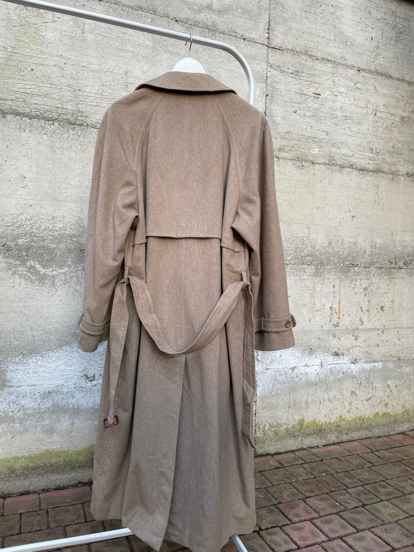 Cappotto sabbia AGNONA 100% cashmere, mezza fodera, con cintura. Taglia 48it uomo