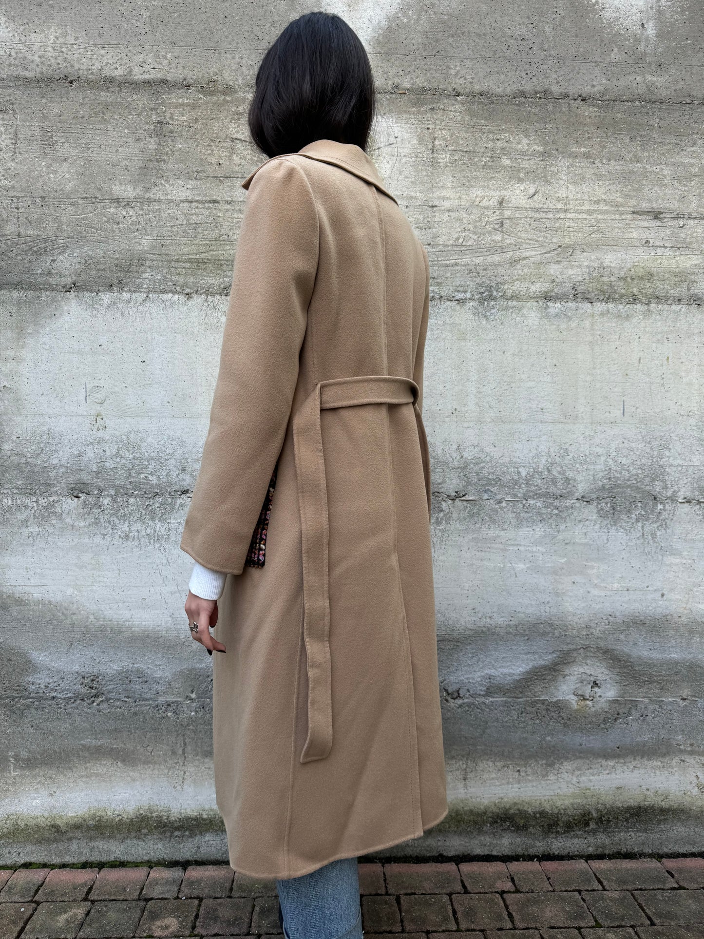 Cappotto sartoriale con cintura e tasconi tricot in 100% lana AGNONA