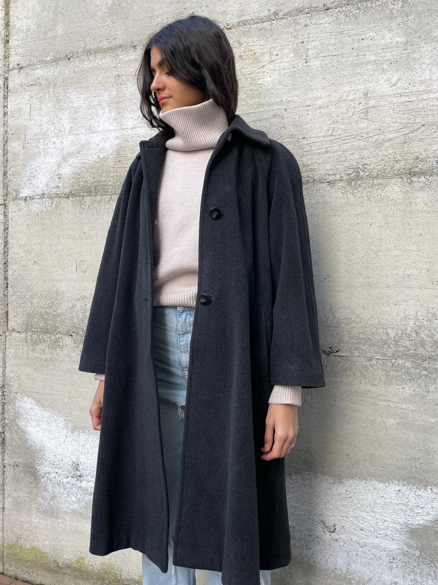 Cappotto sartoriale monopetto grigio scuro 100% lana vergine, in rara taglia 42it