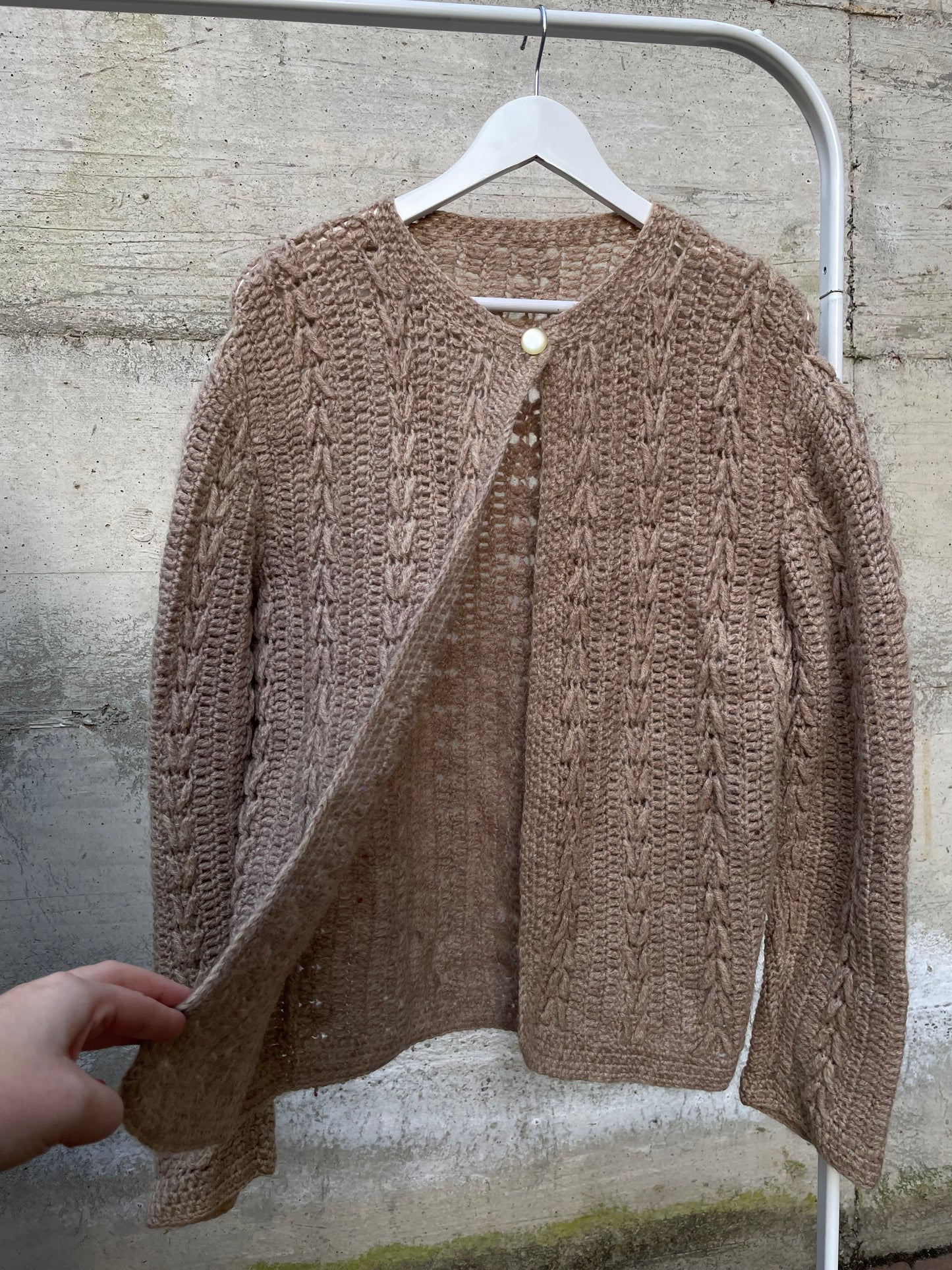 Cardigan crochet sabbia in lana