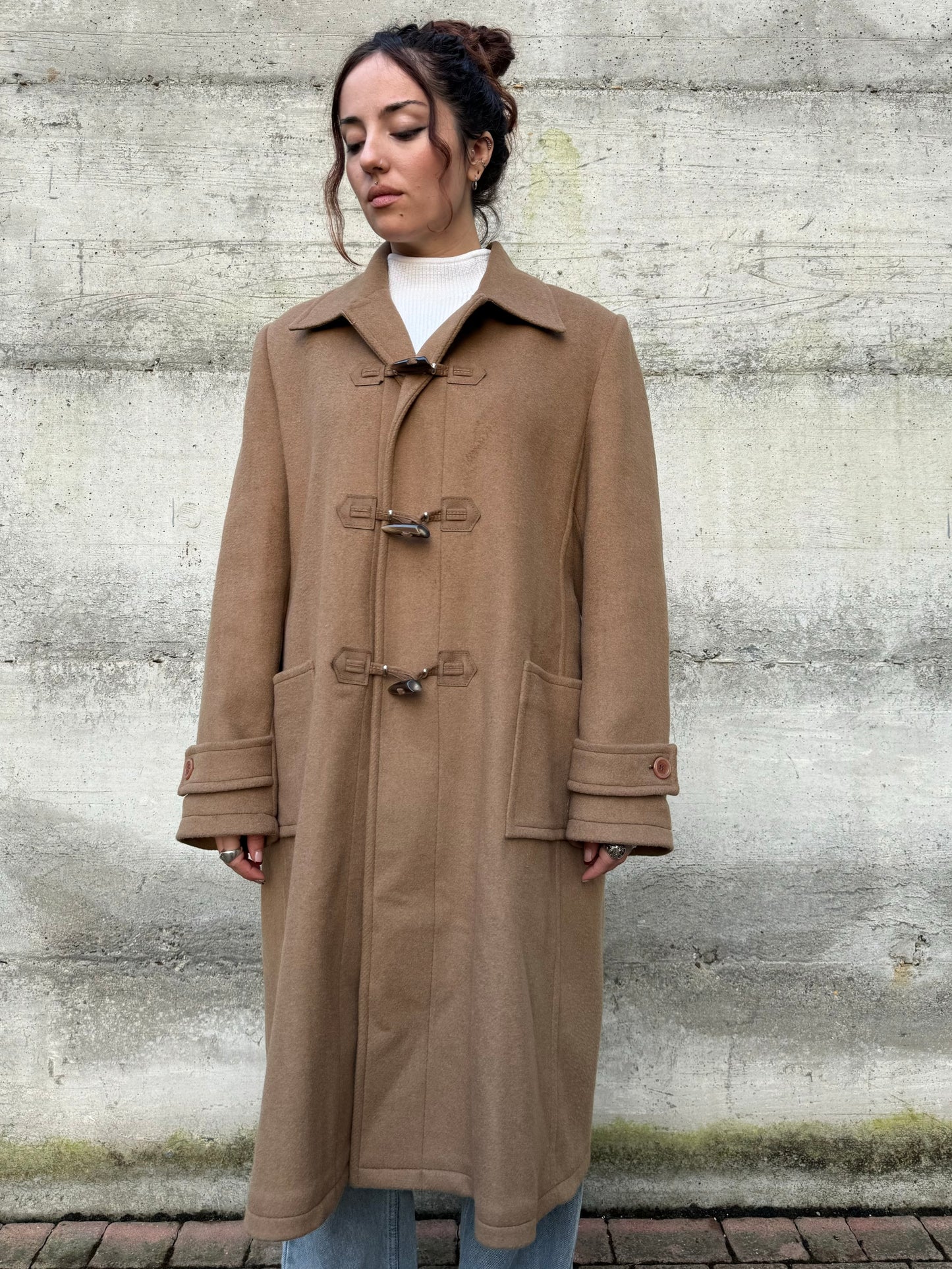 Cappotto donna cammello con alamari in lana vergine