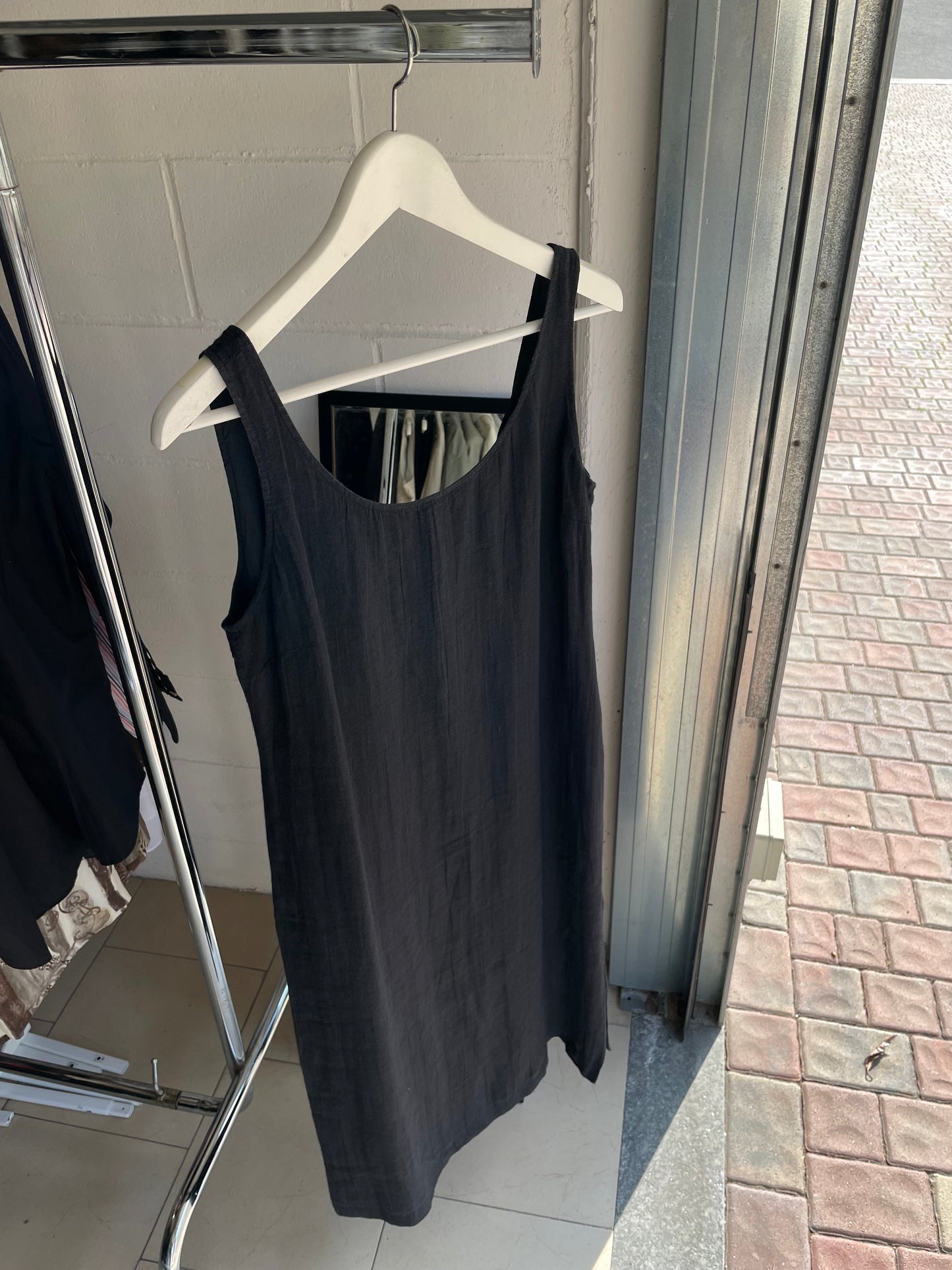 Vestito midi smanicato nero 100% lino - S