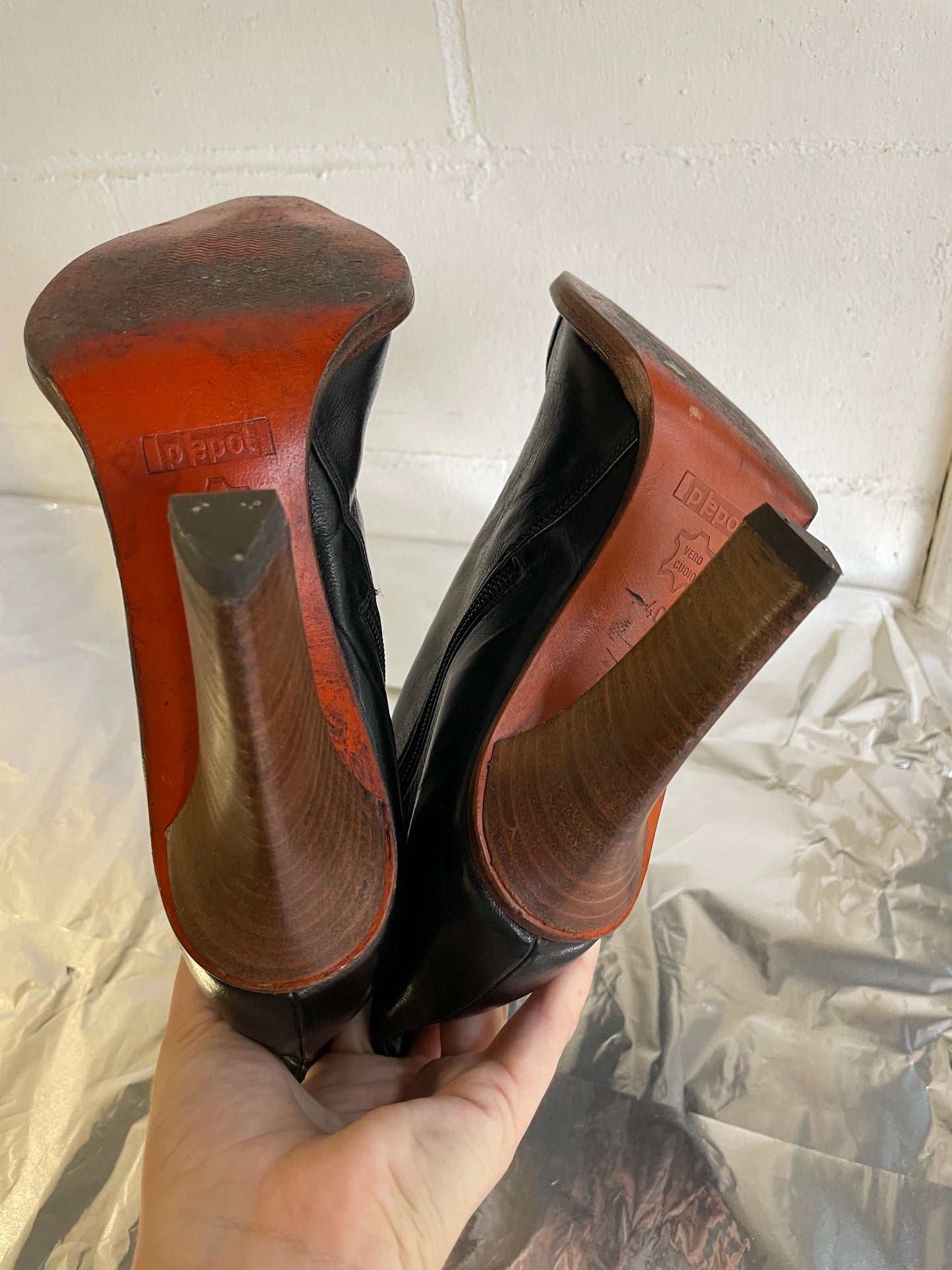 EU 40 - Ankle boots vera pelle neri a punta, tacco grosso 10cm