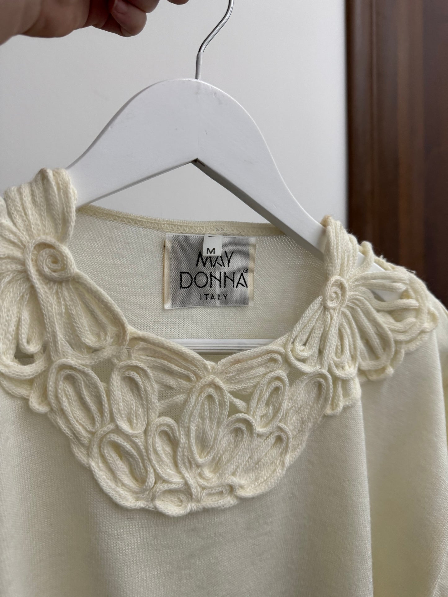 Maglioncino bianco in fresco lana con collo lavorato