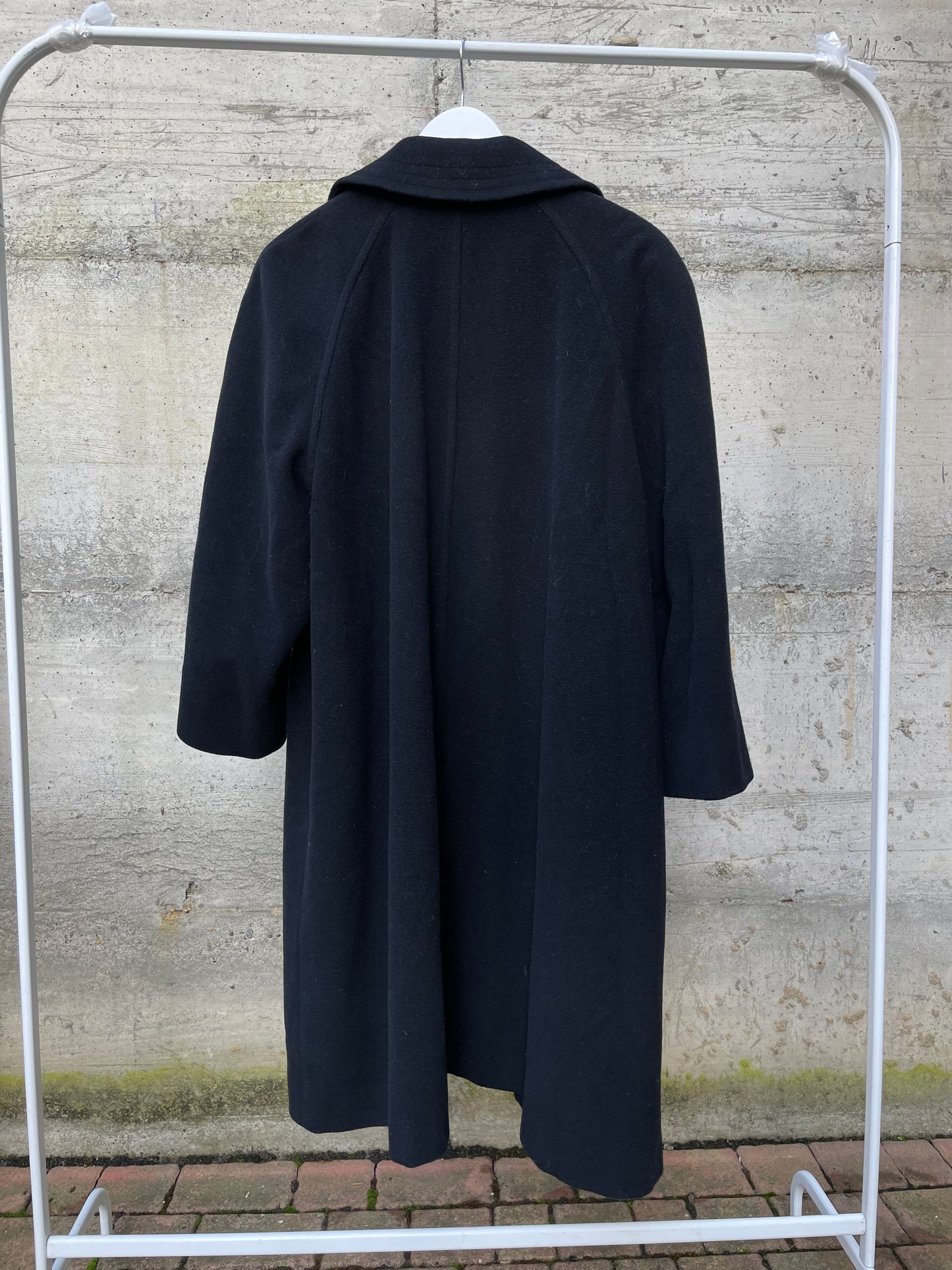 Cappotto nero sartoriale 100% lana vergine, taglia L