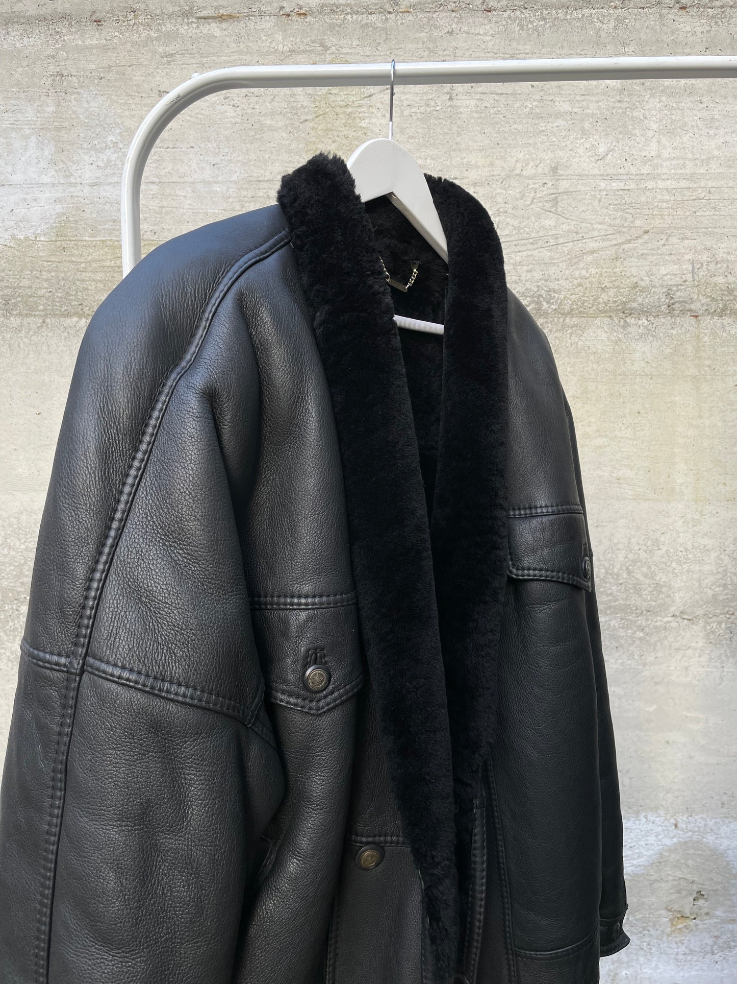 Montone originale Shearling modello bomber, esterno in pelle e interno a pelo raso