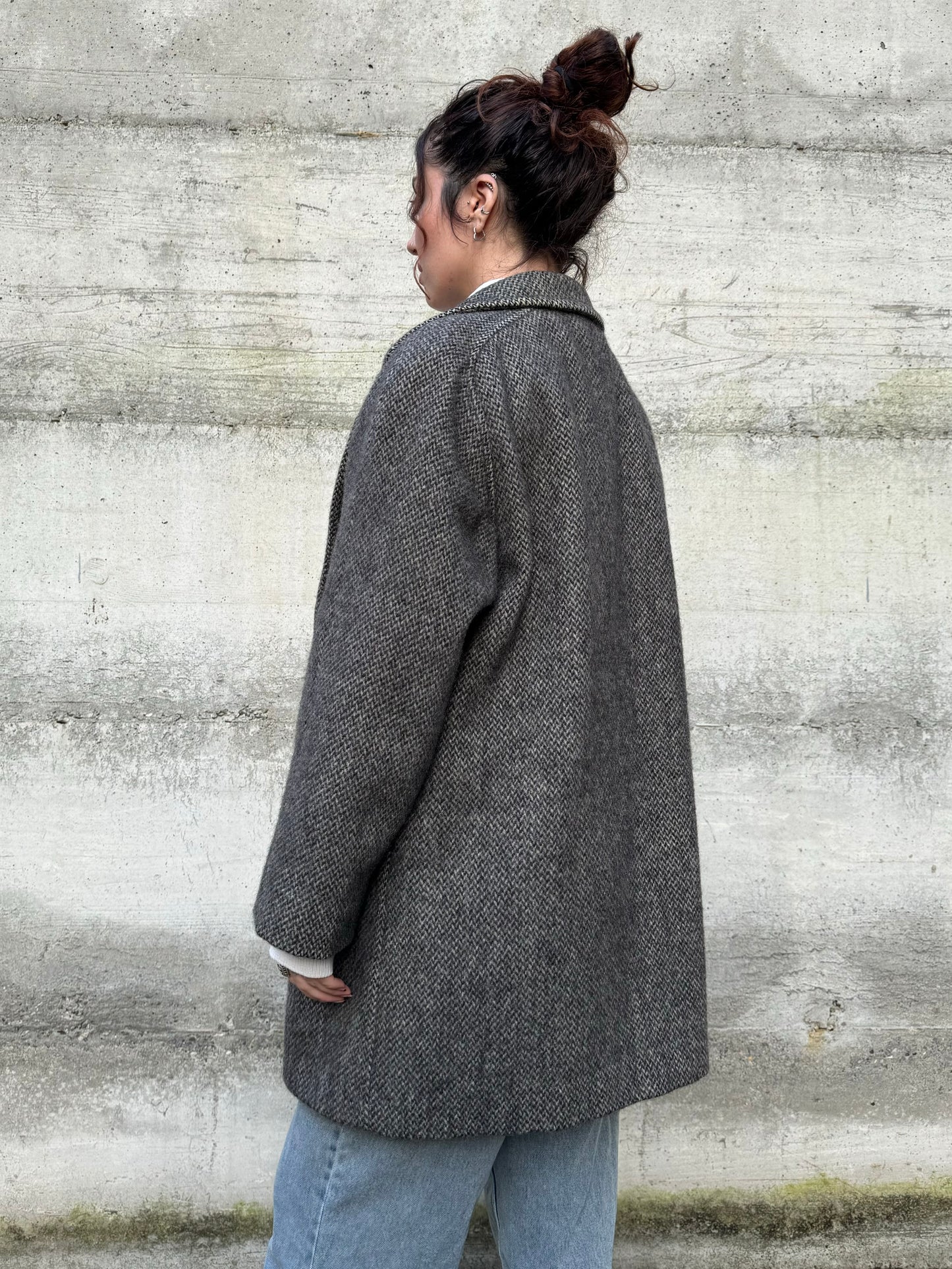 Cappotto corto sartoriale grigio spigato in pura lana vergine