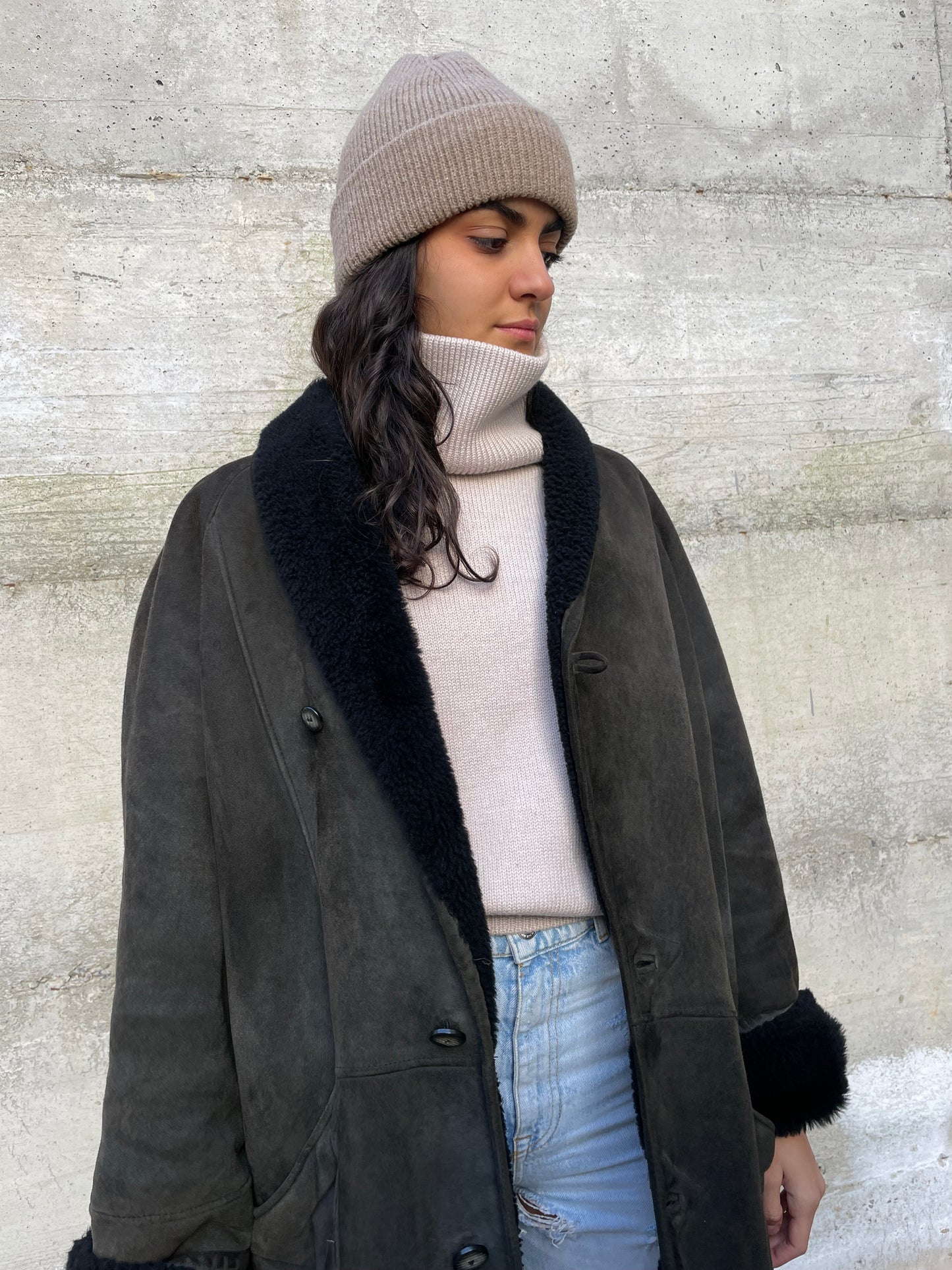 Montone Shearling scamosciato nero tendente al verde, pelo raso nero, taglia 52it uomo