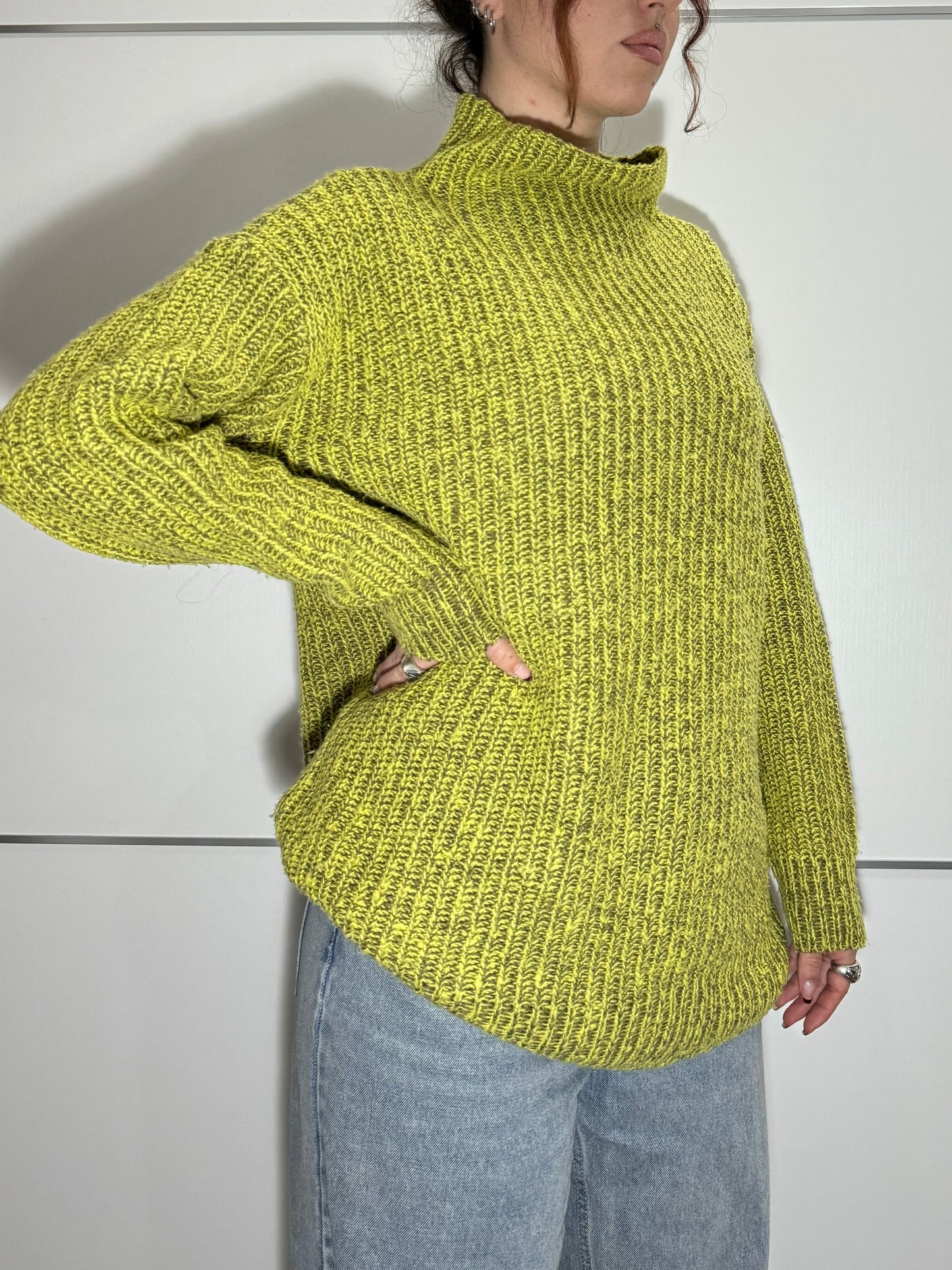 Maglione ampio a collo alto giallo e grigio melange, in misto lana