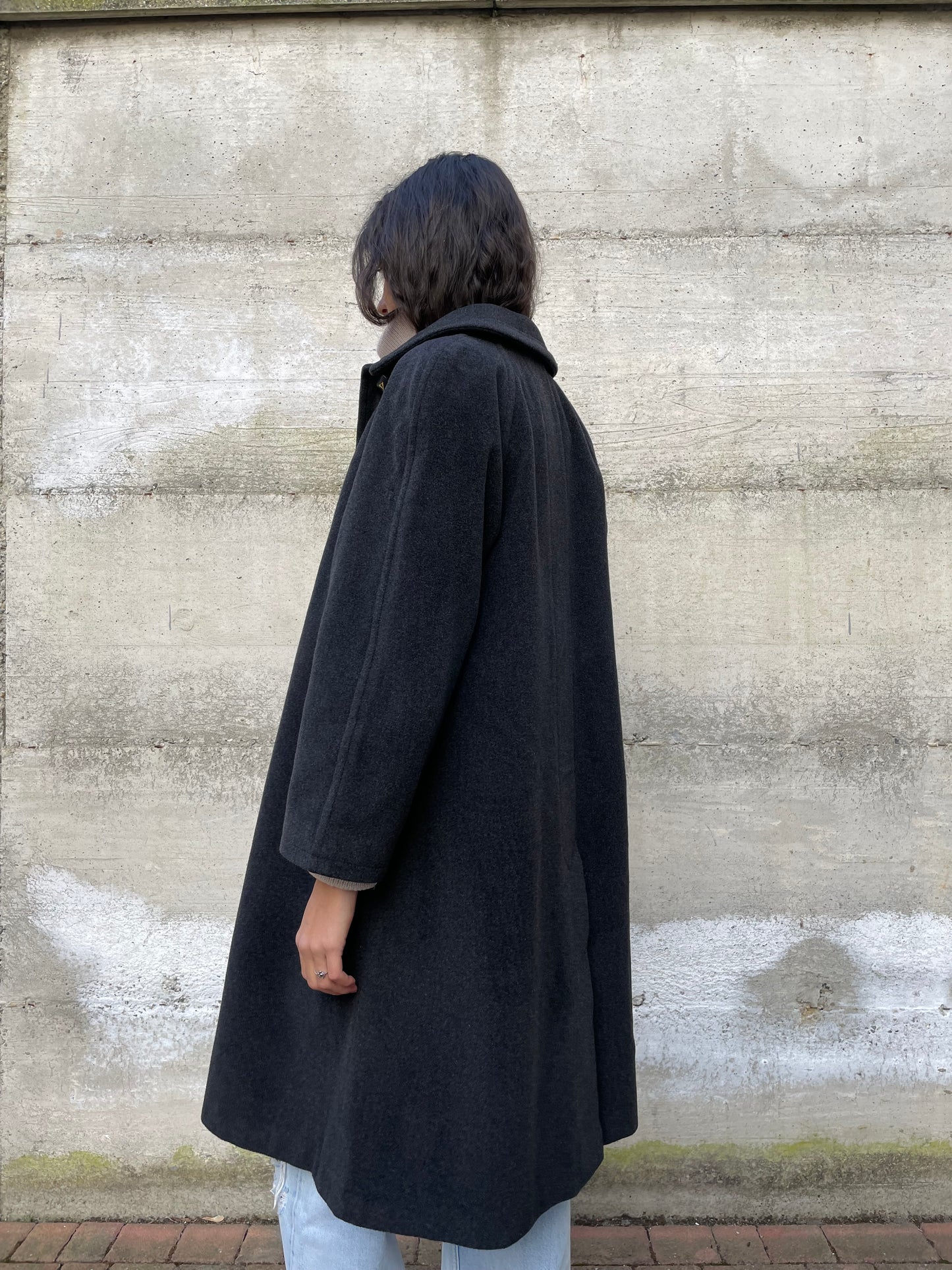 Cappotto sartoriale monopetto grigio scuro 100% lana vergine, in rara taglia 42it