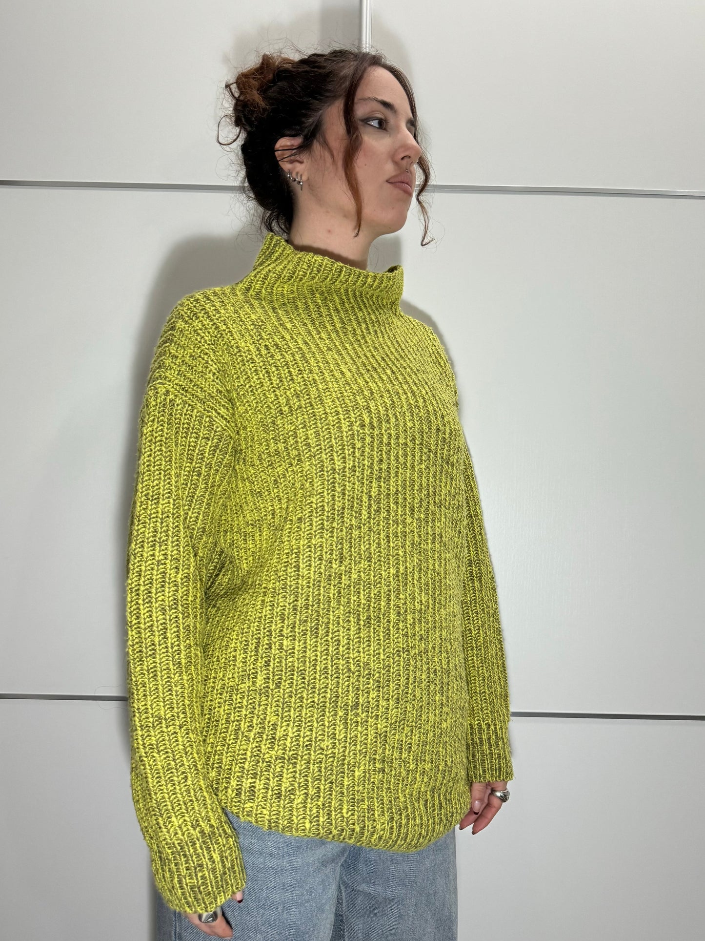 Maglione ampio a collo alto giallo e grigio melange, in misto lana