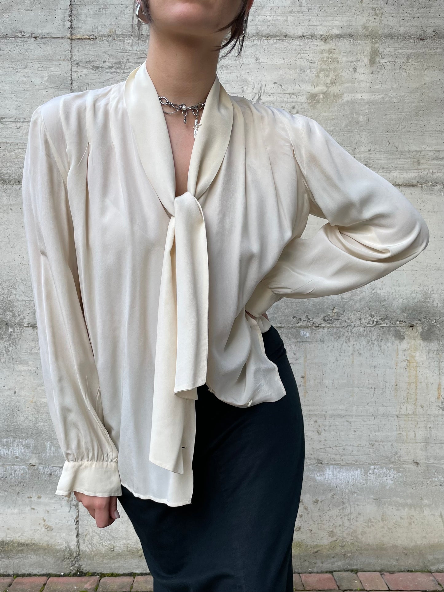 Camicia sartoriale 100% seta panna - nodo frontale