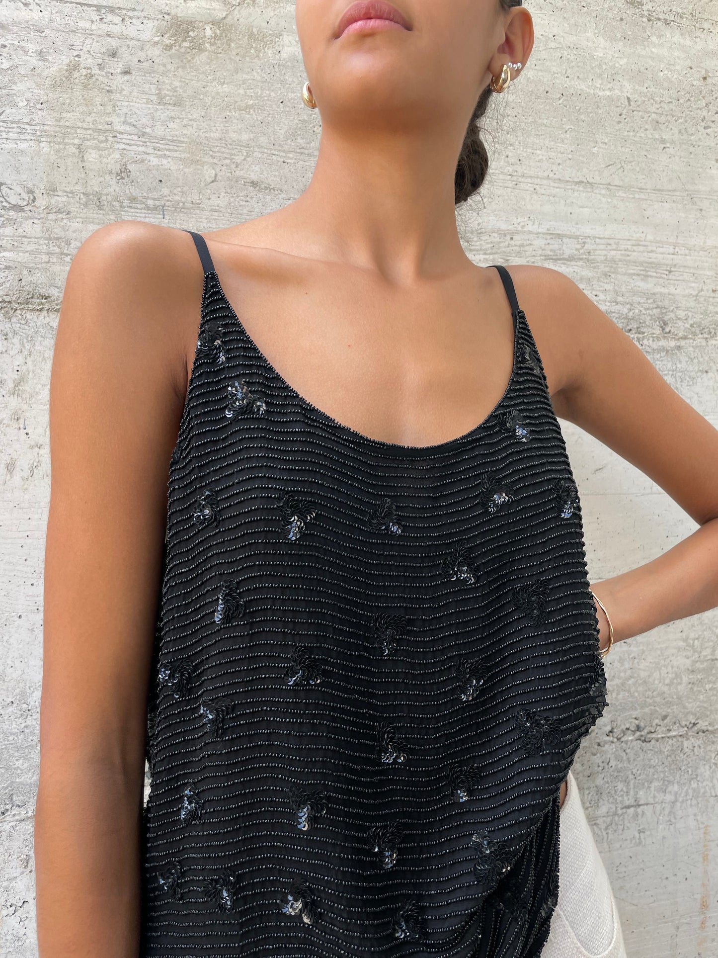 Top sartoriale MANI nero ricamato a mano - taglia M