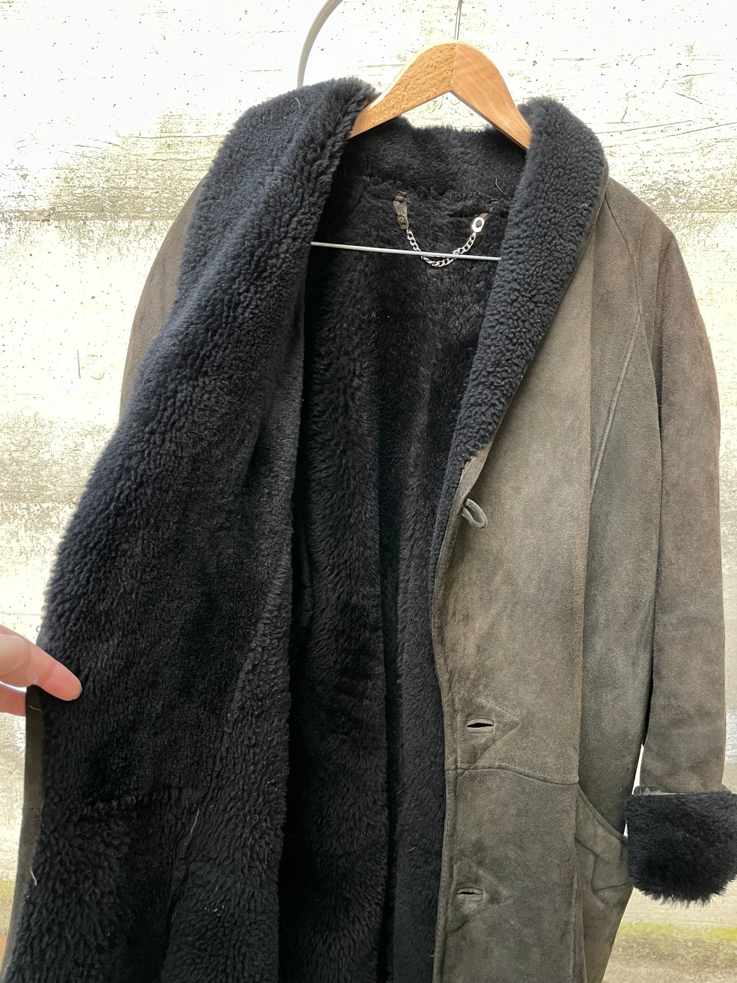 Montone Shearling scamosciato nero tendente al verde, pelo raso nero, taglia 52it uomo