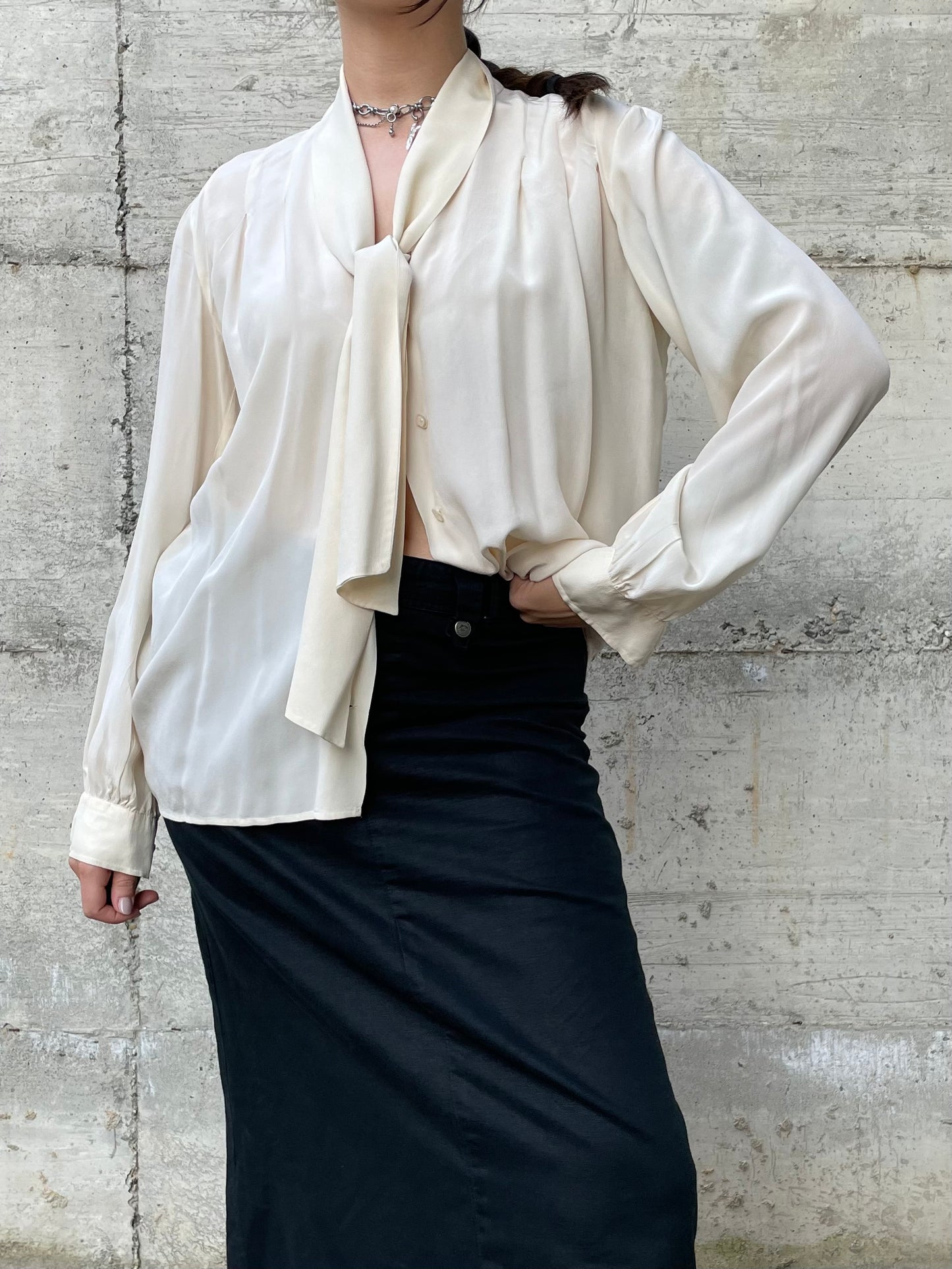 Camicia sartoriale 100% seta panna - nodo frontale