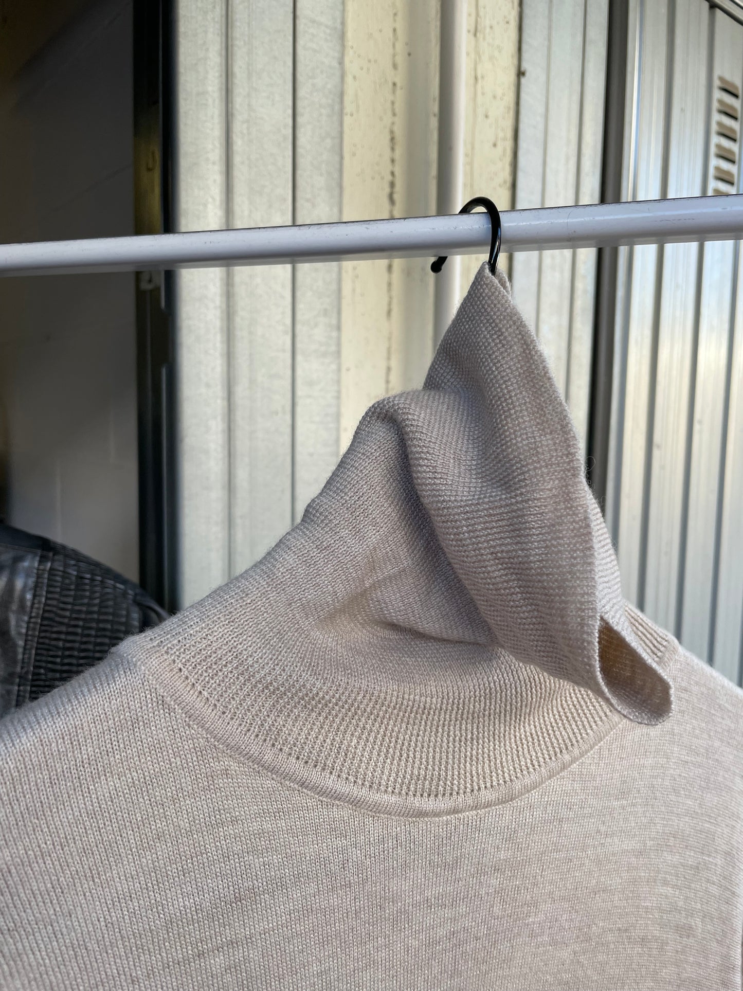 Dolcevita fine lungo sabbia, 100% lana merino