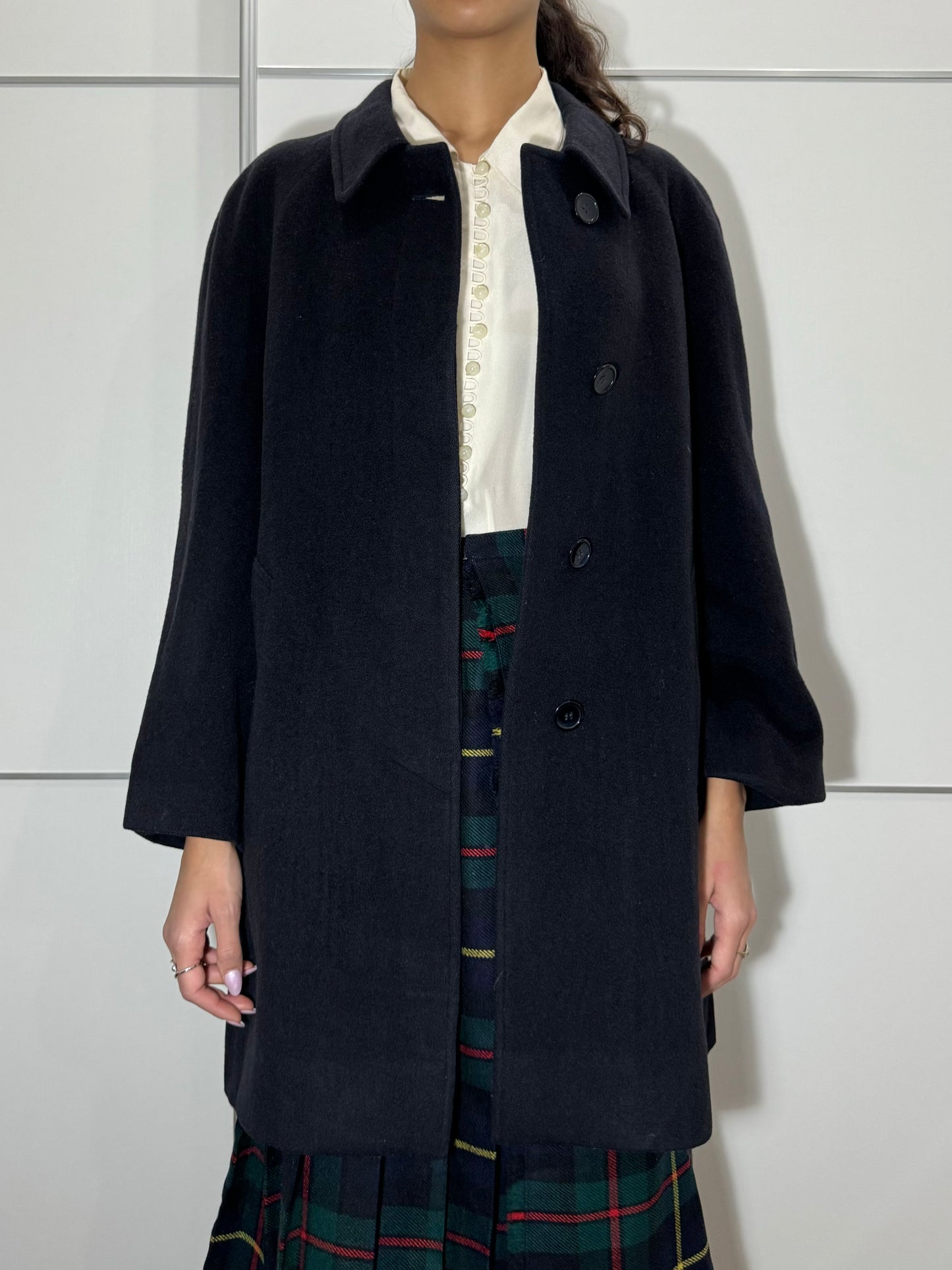 Cappotto corto sartoriale blu notte in pura lana vergine