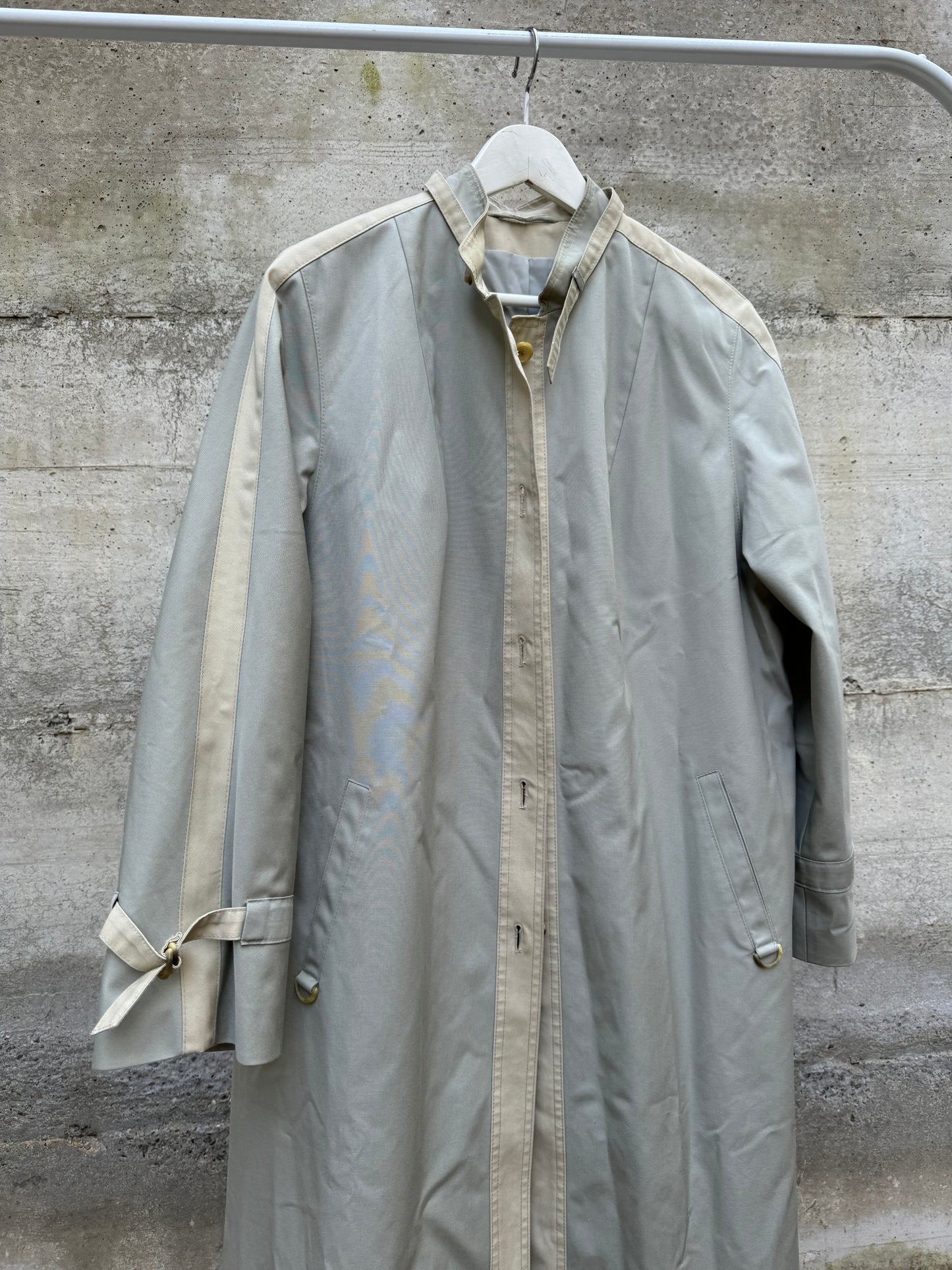 Trenchcoat monopetto sartoriale ghiaccio con collo alla coreana, in misto cotone, tessuti NINO