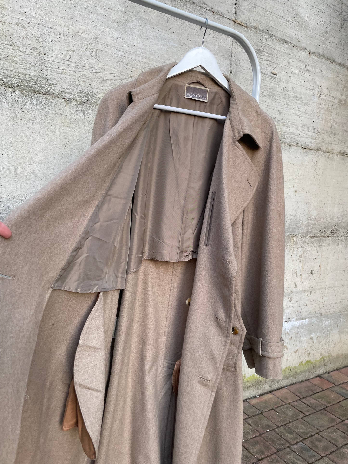 Cappotto sabbia AGNONA 100% cashmere, mezza fodera, con cintura. Taglia 48it uomo