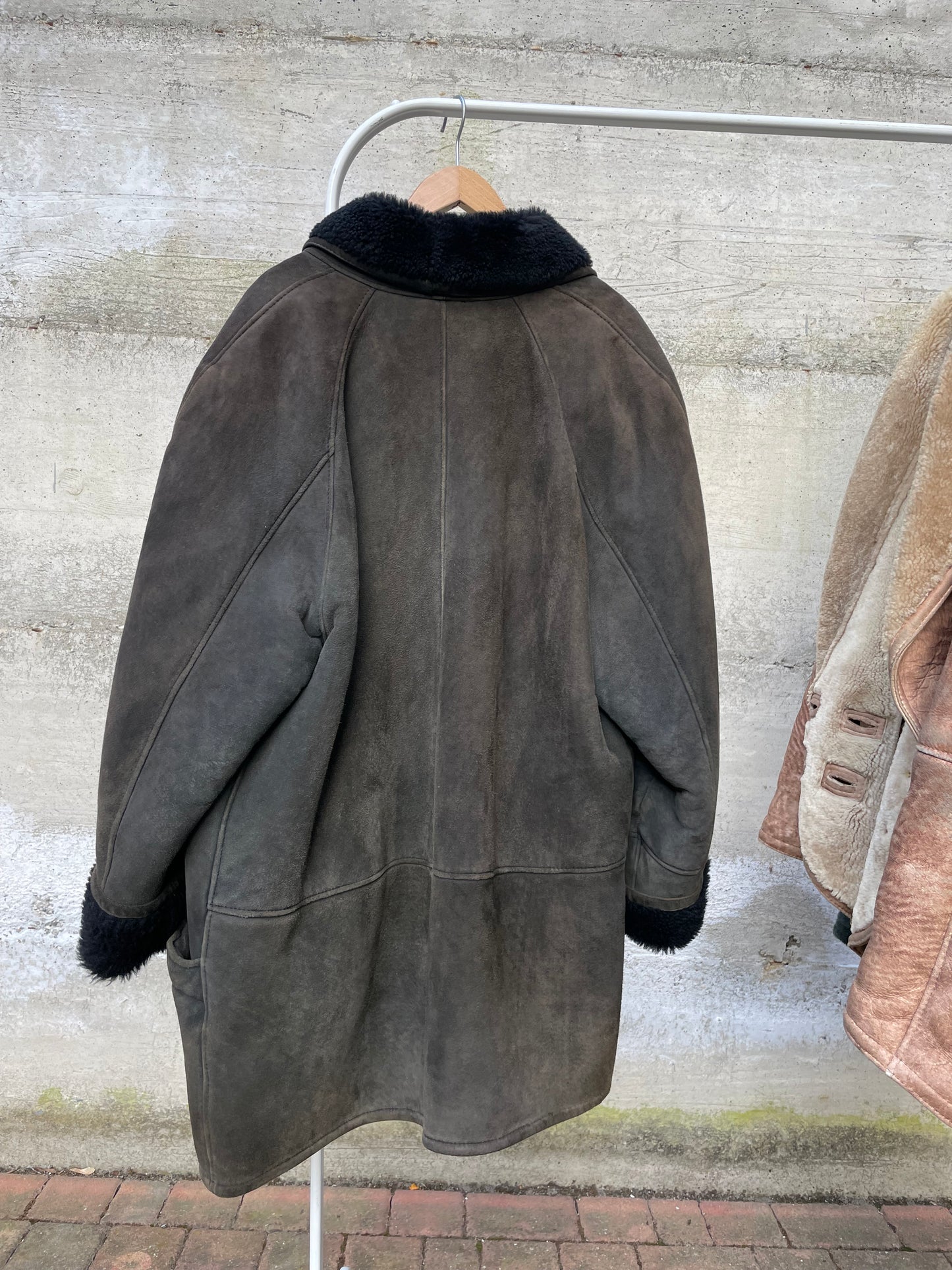 Montone Shearling scamosciato nero tendente al verde, pelo raso nero, taglia 52it uomo