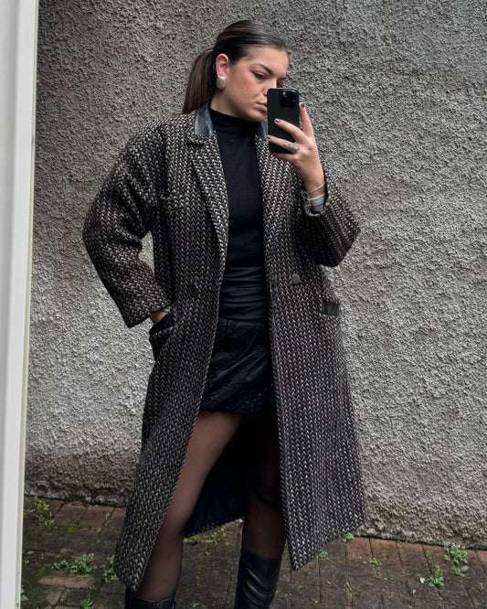 Cappotto spigato in lana con inserti in pelle