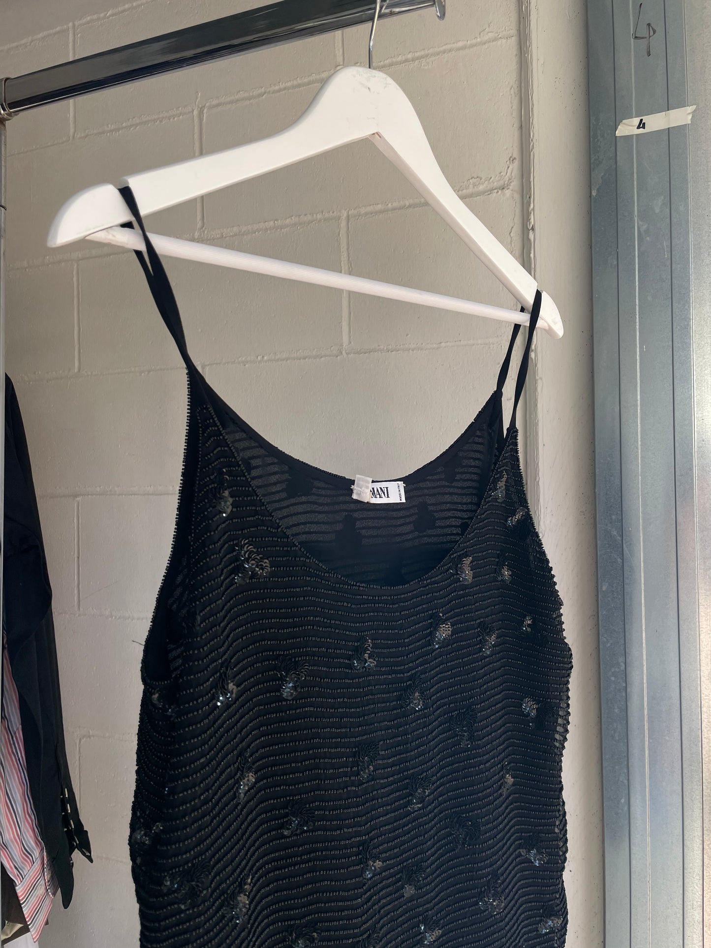 Top sartoriale MANI nero ricamato a mano - taglia M