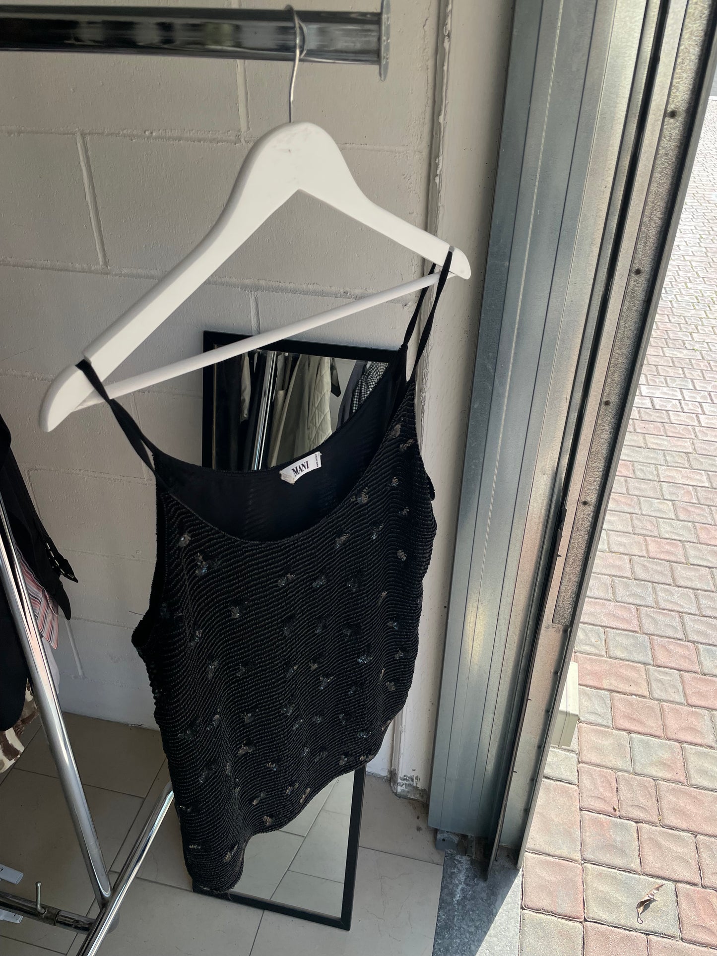 Top sartoriale MANI nero ricamato a mano - taglia M