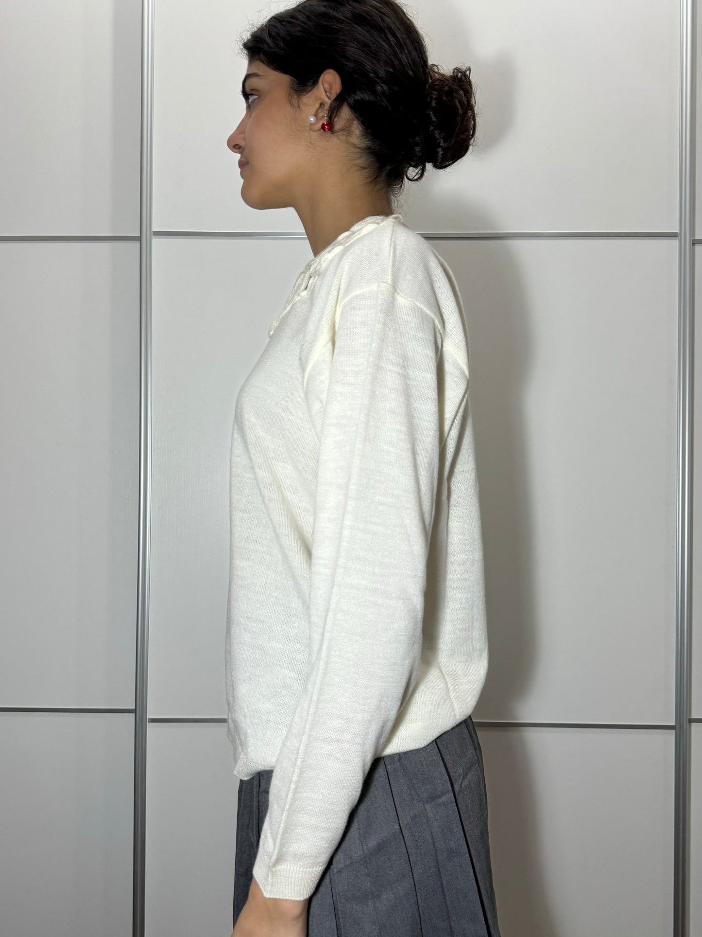 Maglioncino bianco in fresco lana con collo lavorato