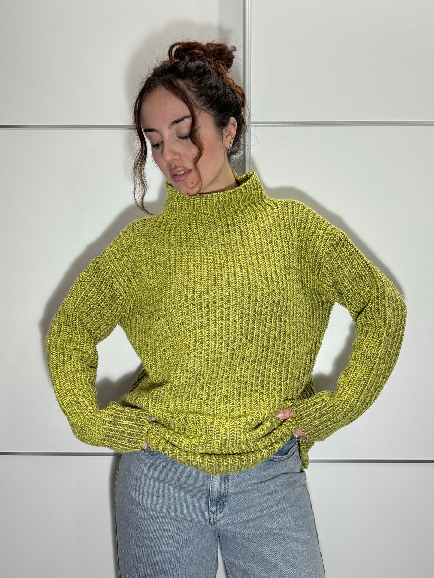 Maglione ampio a collo alto giallo e grigio melange, in misto lana