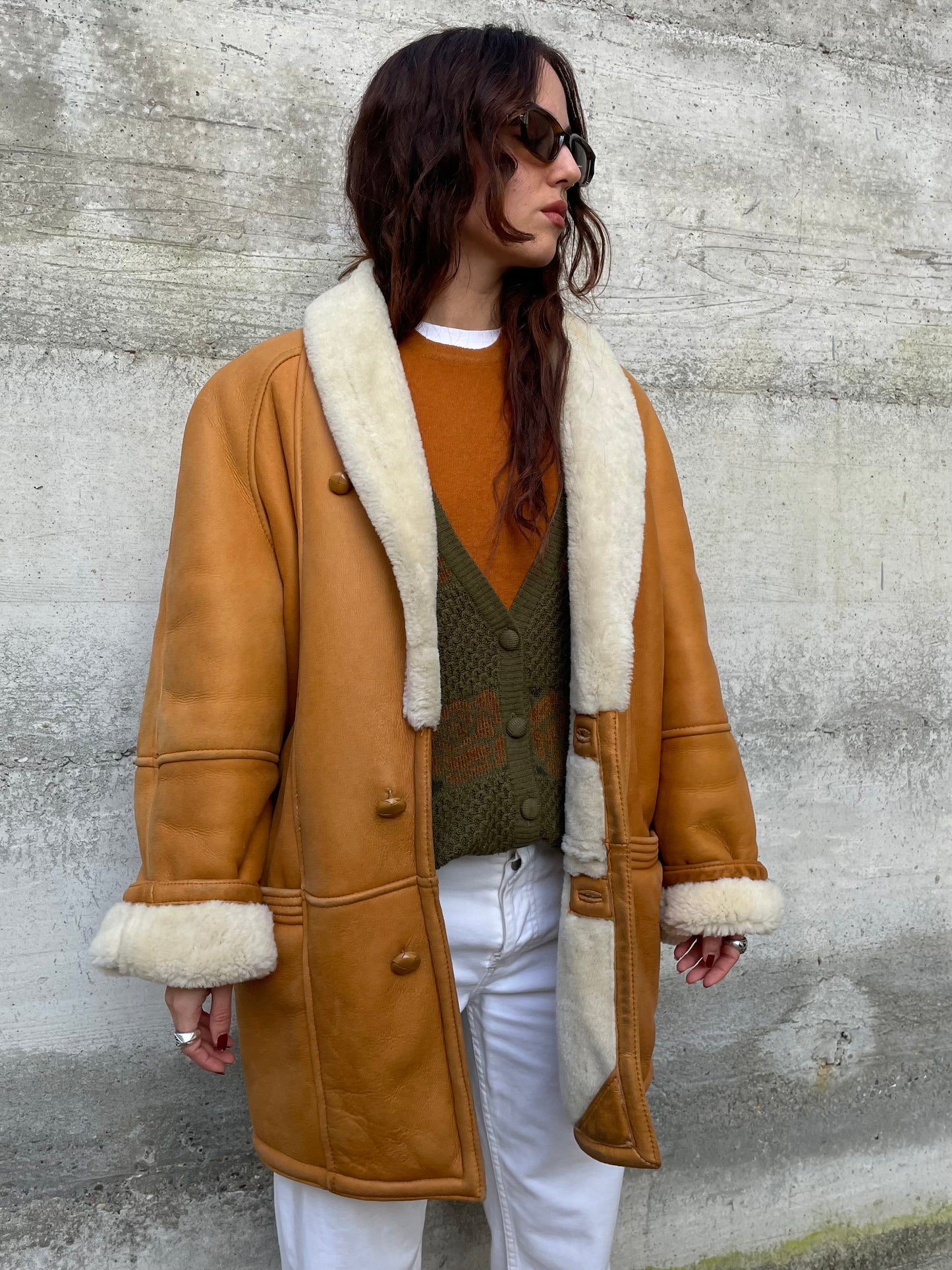 Montone Shearling originale a pelo bianco con esterno in pelle ruggine