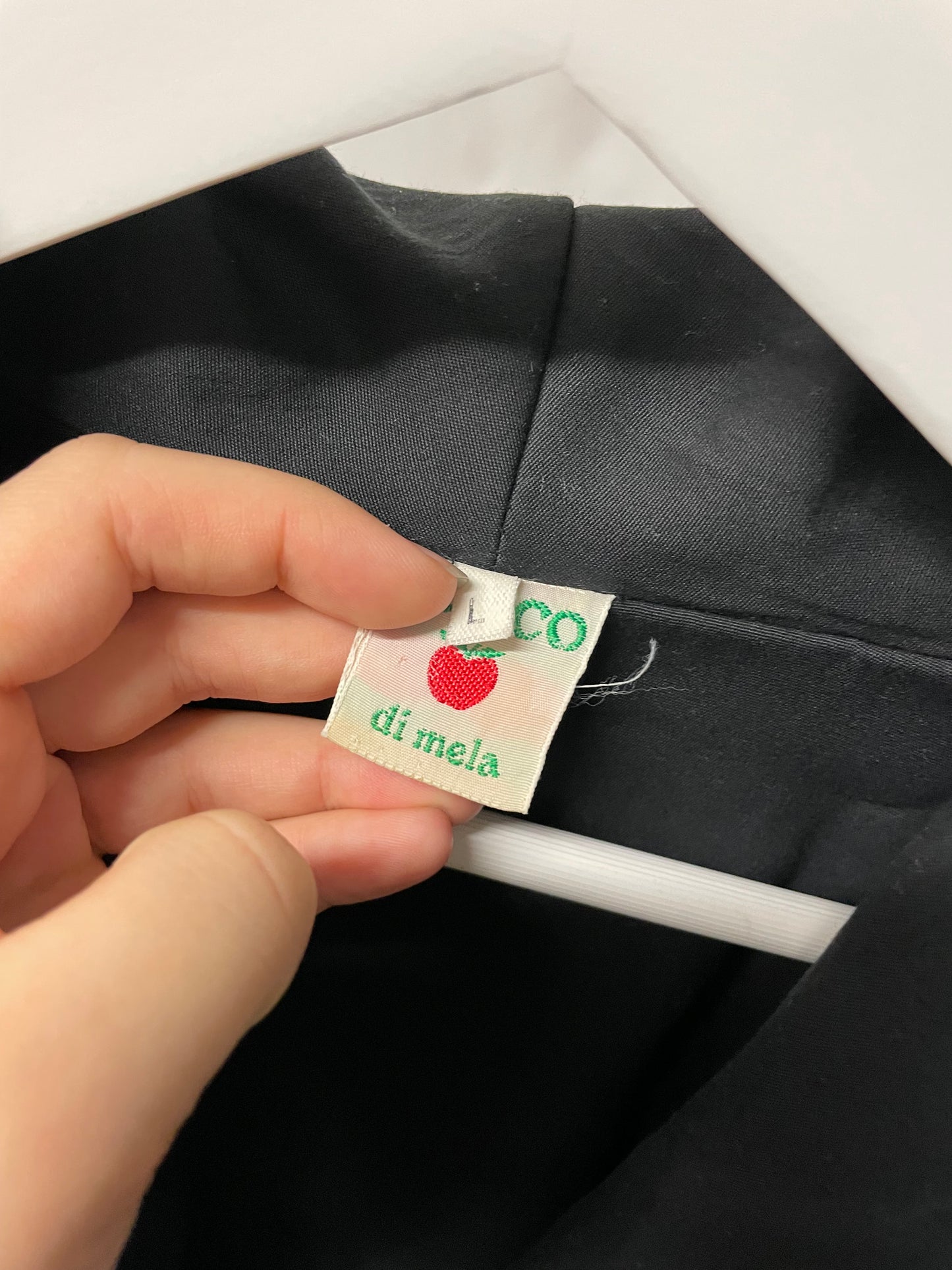 Trenchcoat a mantella sartoriale nero, con fodera in lana e cappuccio