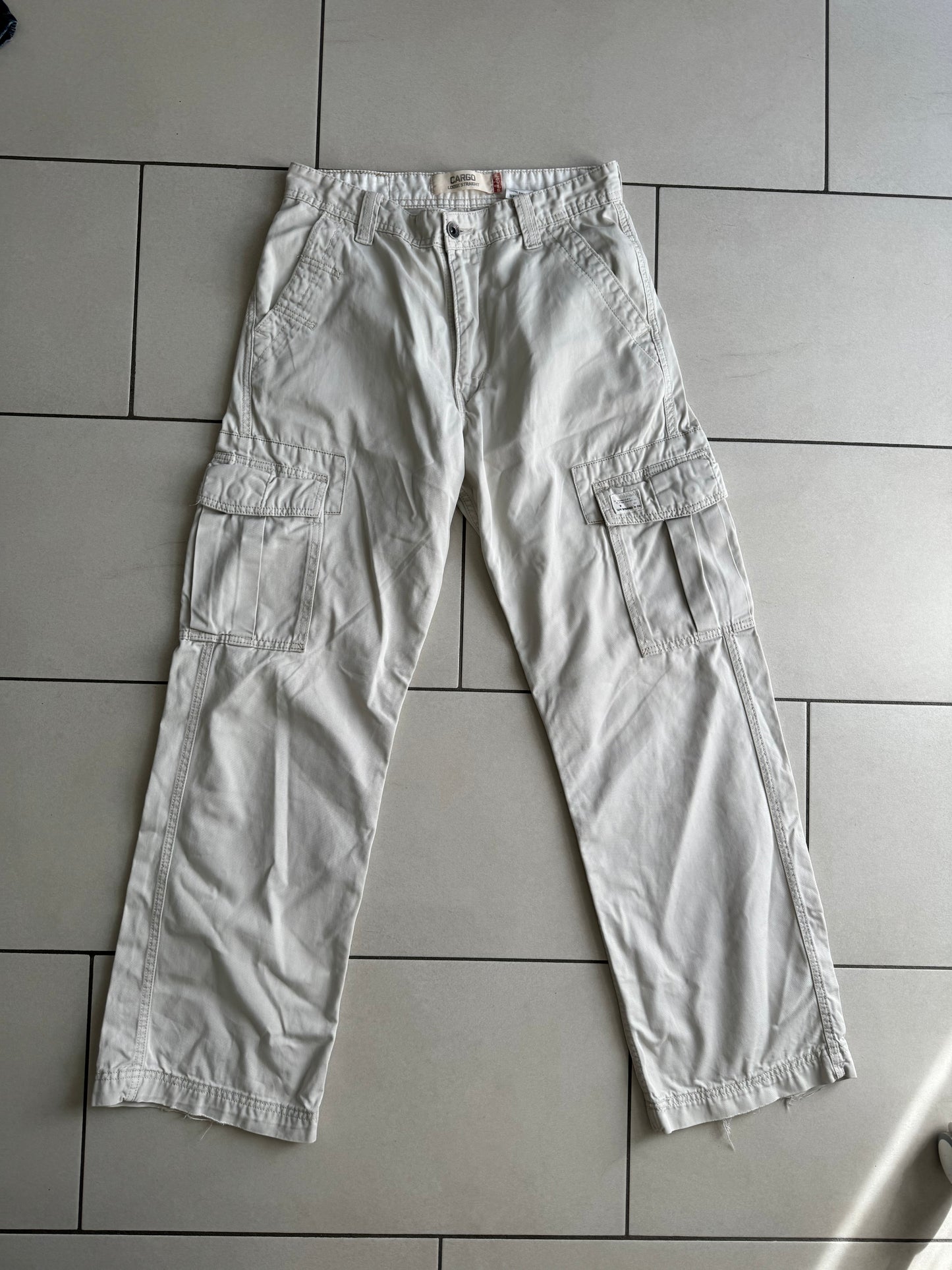 Levi’s cargo loose straight W30 L32