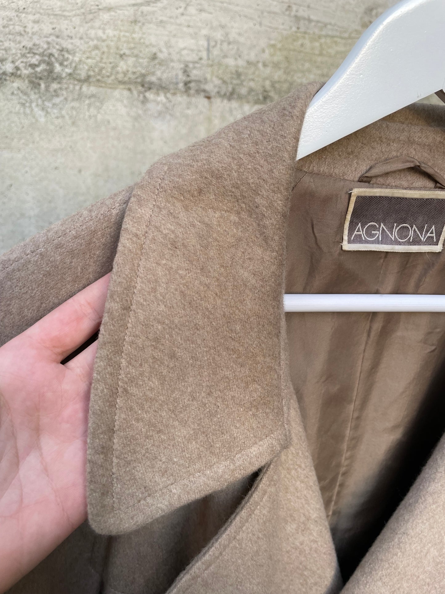 Cappotto sabbia AGNONA 100% cashmere, mezza fodera, con cintura. Taglia 48it uomo