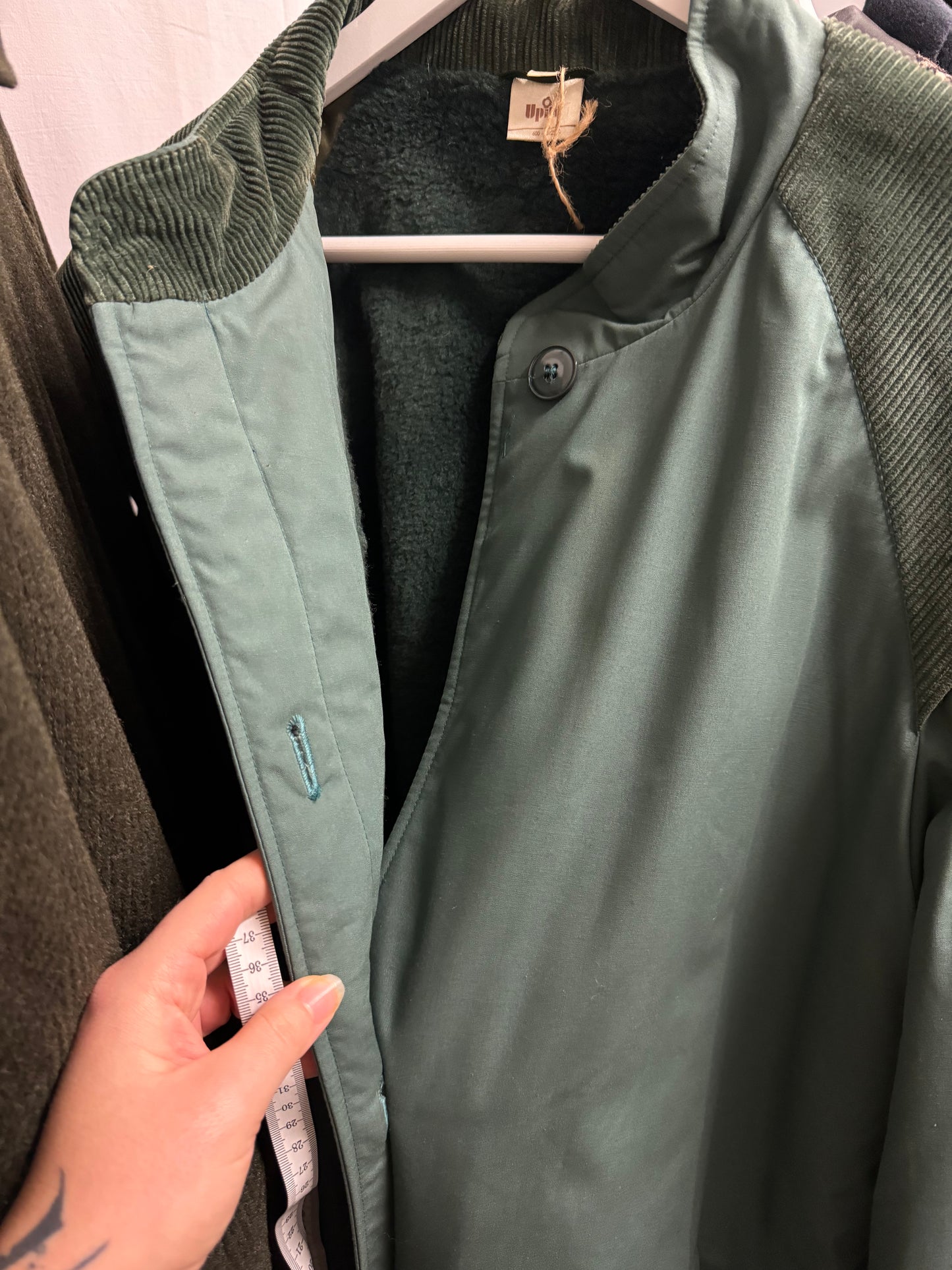 Trenchcoat invernale imbottito con cintura