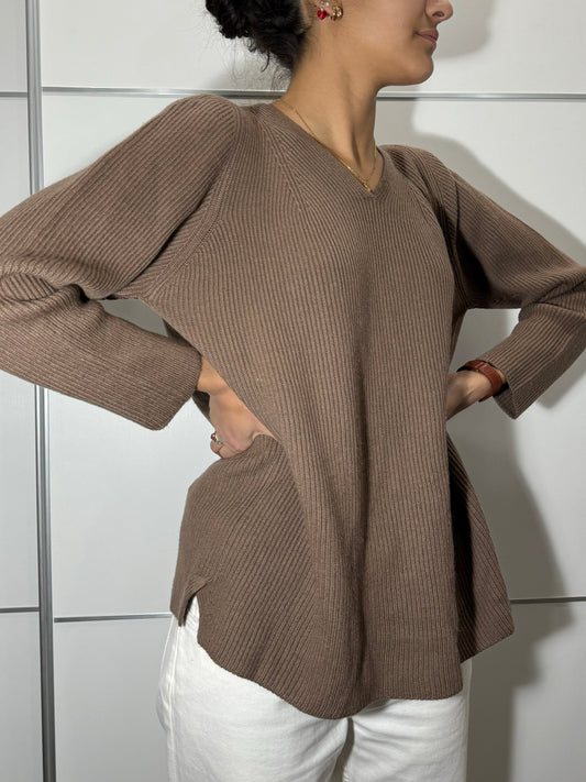 Maglioncino biscotto scollo a V a costine in pura lana