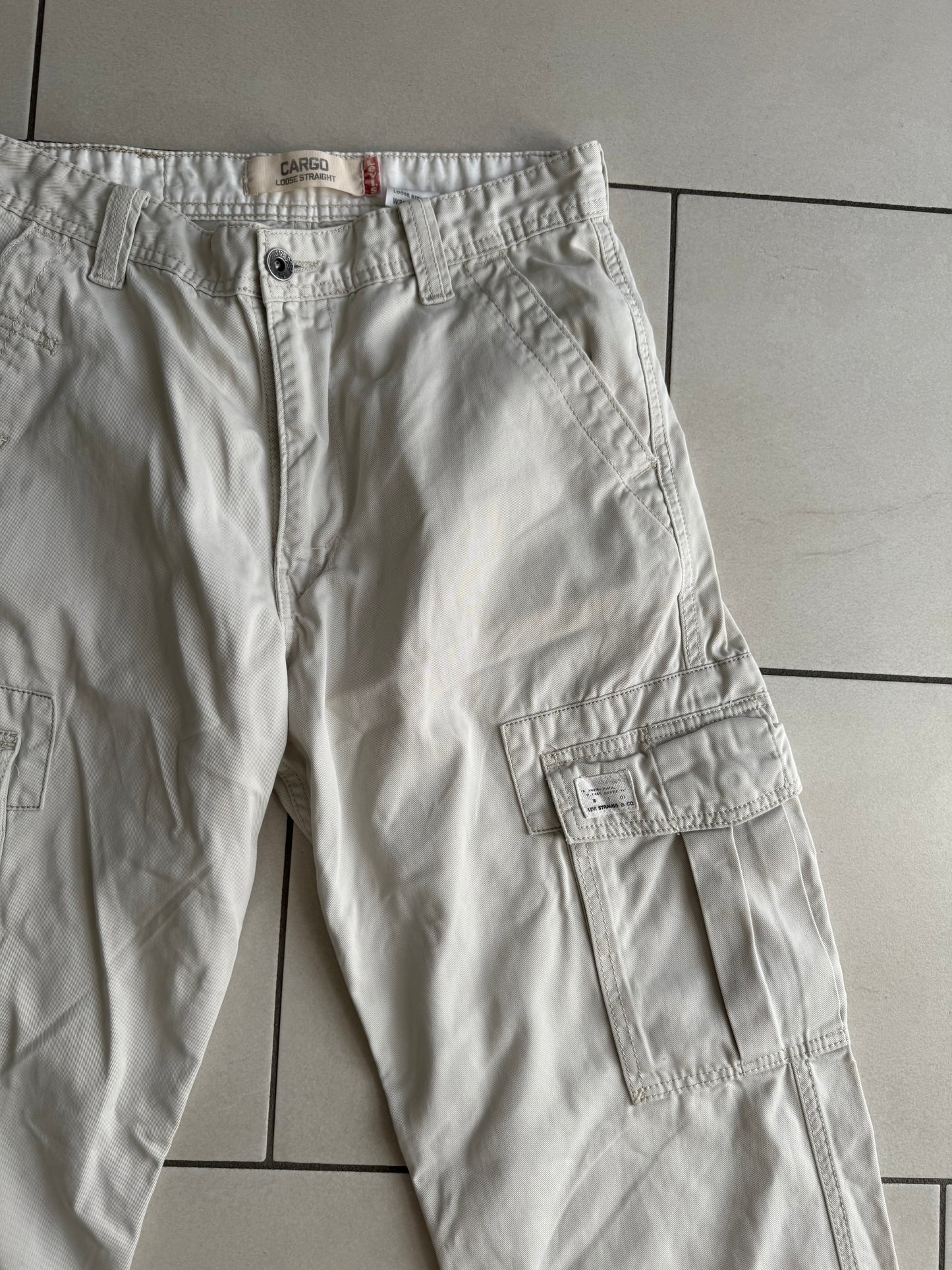 Levi’s cargo loose straight W30 L32