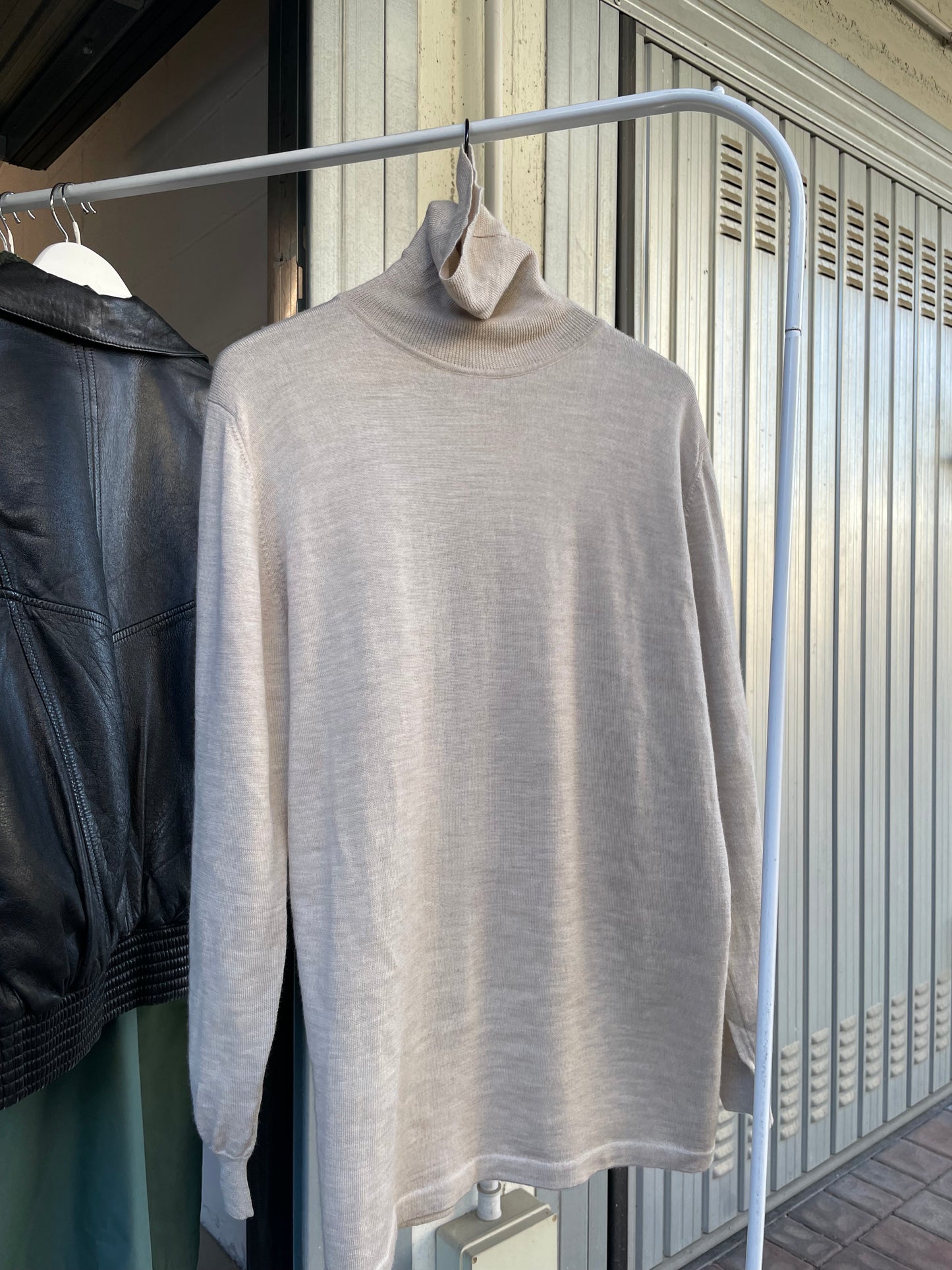 Dolcevita fine lungo sabbia, 100% lana merino