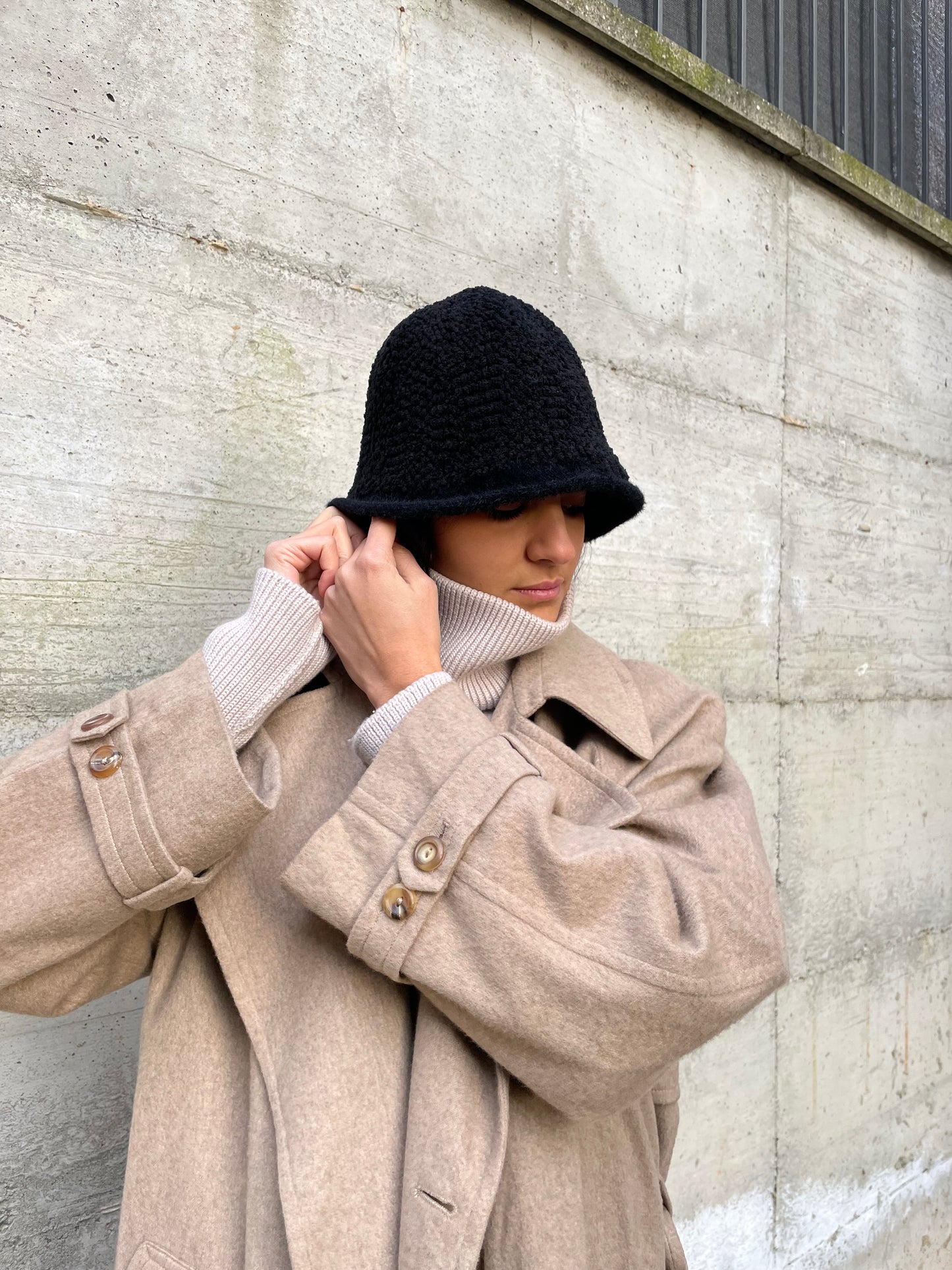 Cappotto sabbia AGNONA 100% cashmere, mezza fodera, con cintura. Taglia 48it uomo